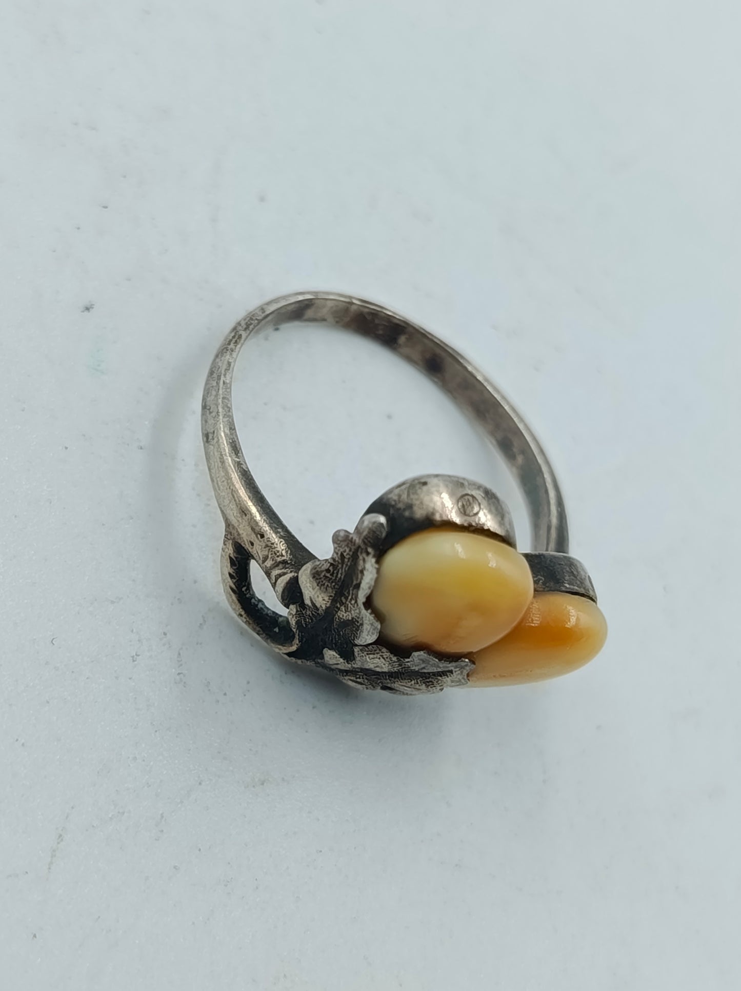 Silberring mit Hirschhorn Optik und Eichenblatt Design