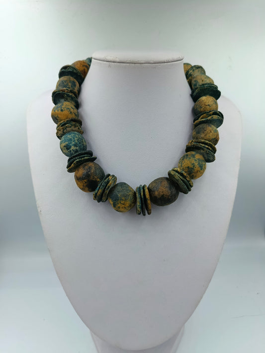 Handgefertigte Perlenkette im Ethno Stil mit Keramik Elementen