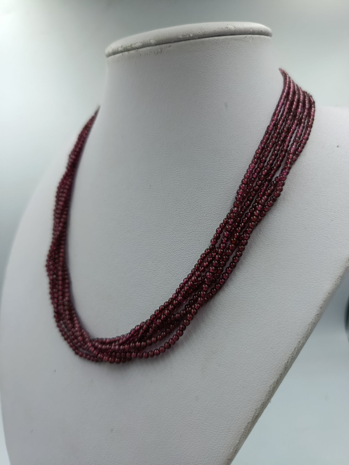 Mehrreihige Granatkette mit 925 Silberverschluss