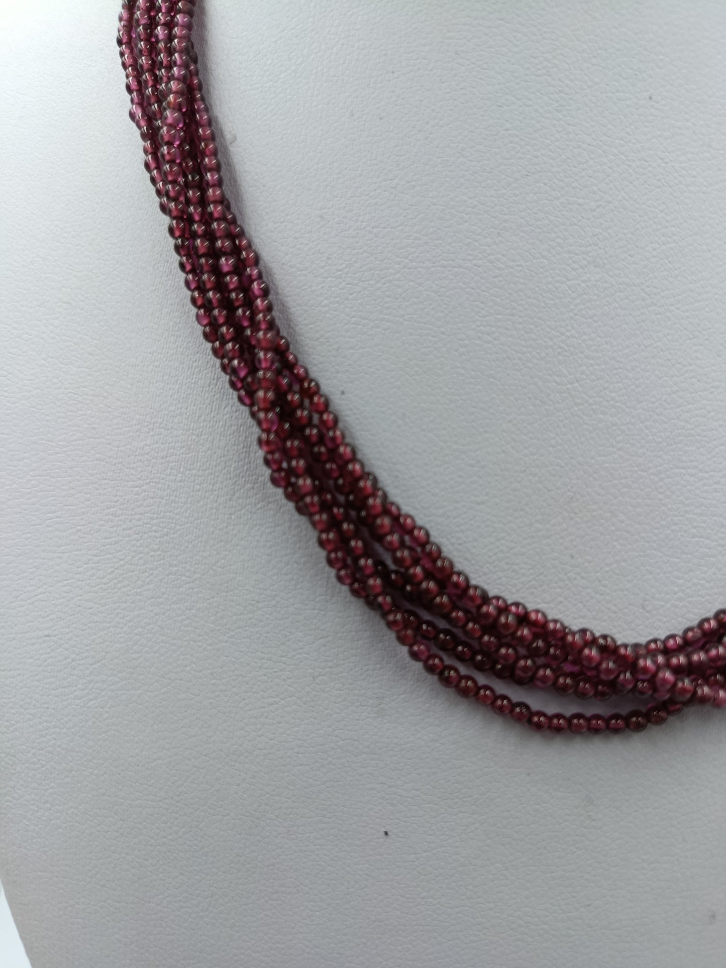 Mehrreihige Granatkette mit 925 Silberverschluss