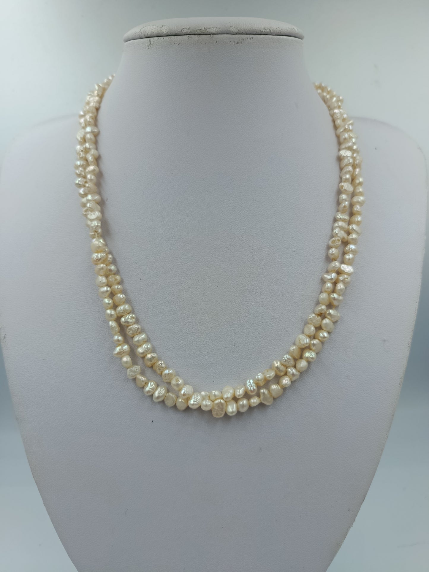 Doppelreihige Süßwasserperlenkette in Cremeweiß