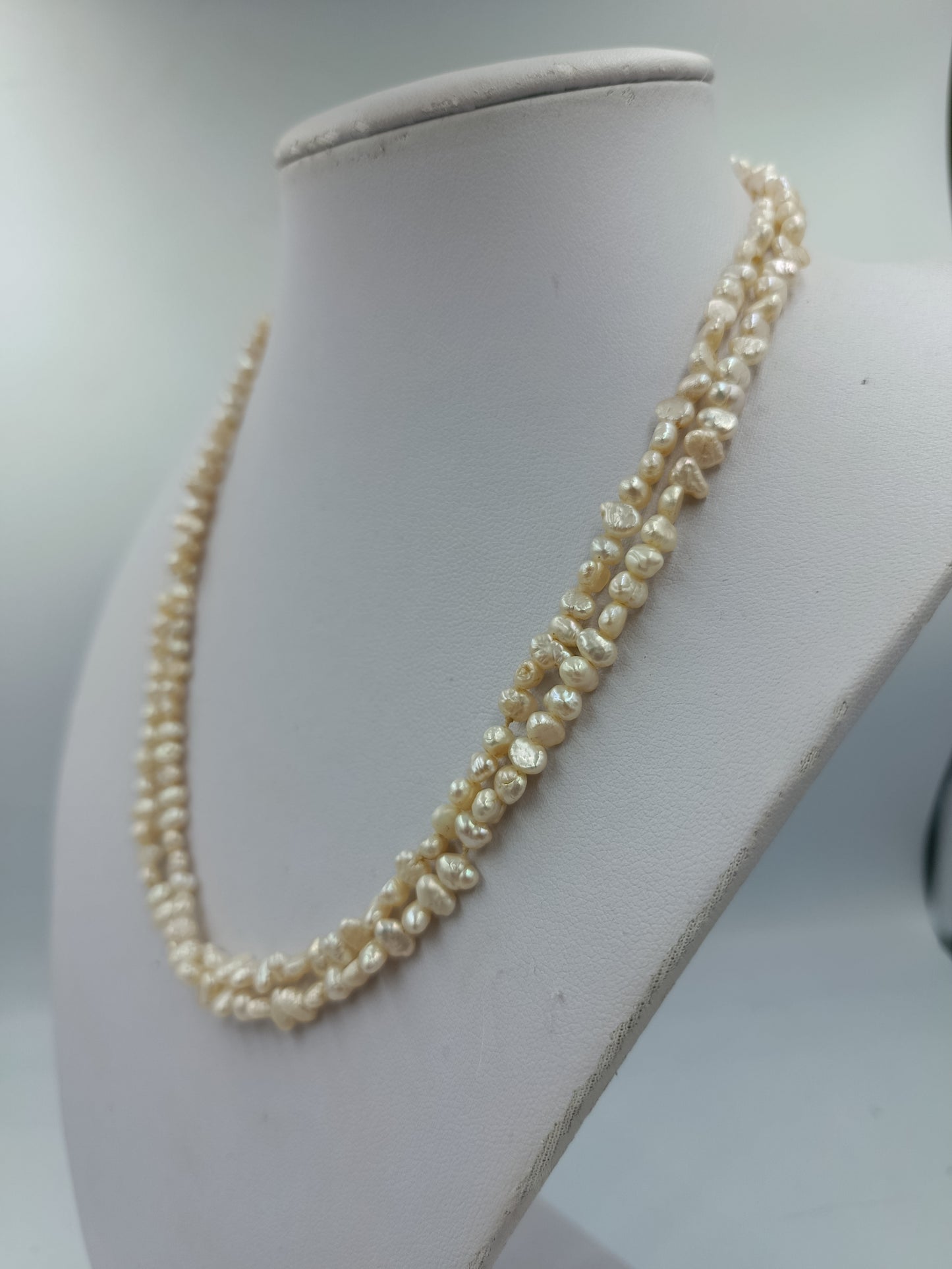 Doppelreihige Süßwasserperlenkette in Cremeweiß