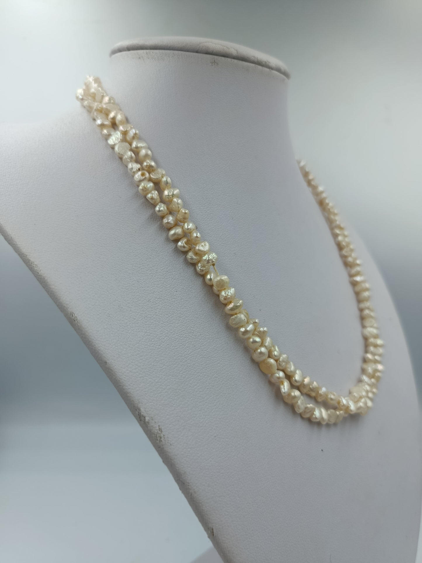 Doppelreihige Süßwasserperlenkette in Cremeweiß