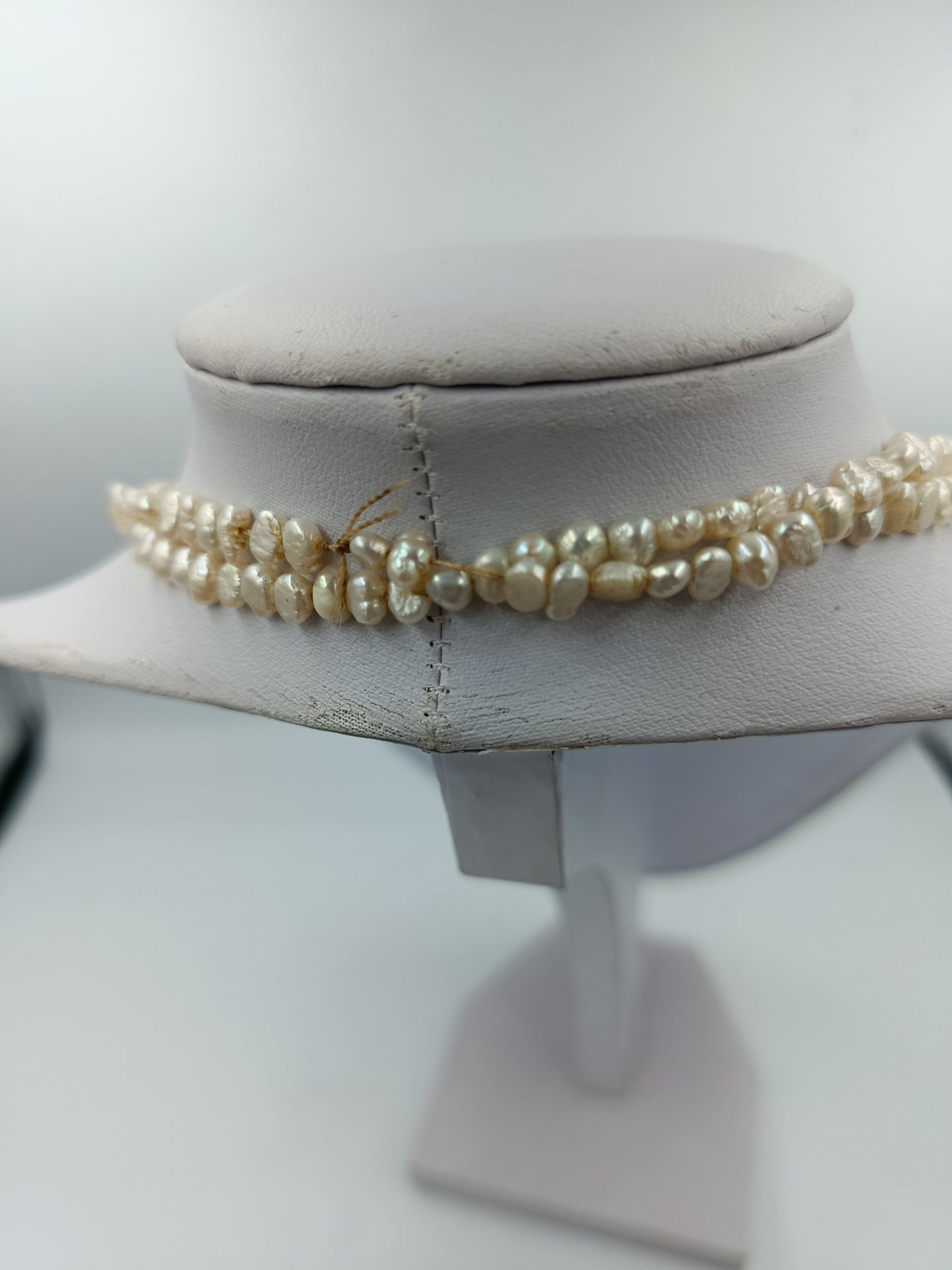 Doppelreihige Süßwasserperlenkette in Cremeweiß