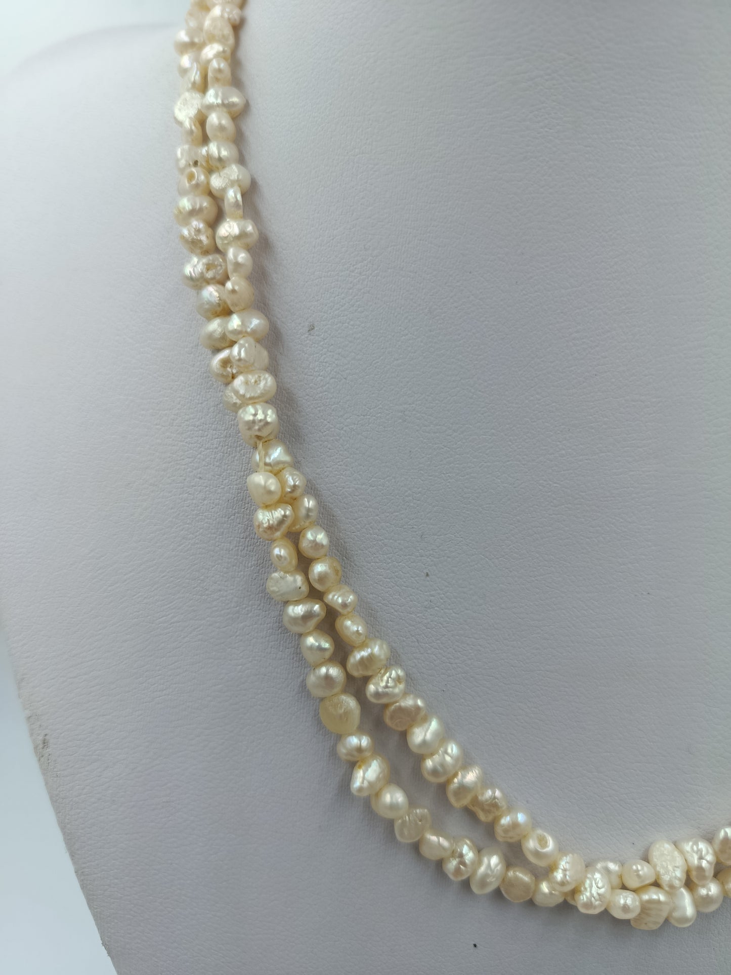 Doppelreihige Süßwasserperlenkette in Cremeweiß
