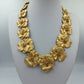 Opulente Statement Kette in Goldblüten Design
