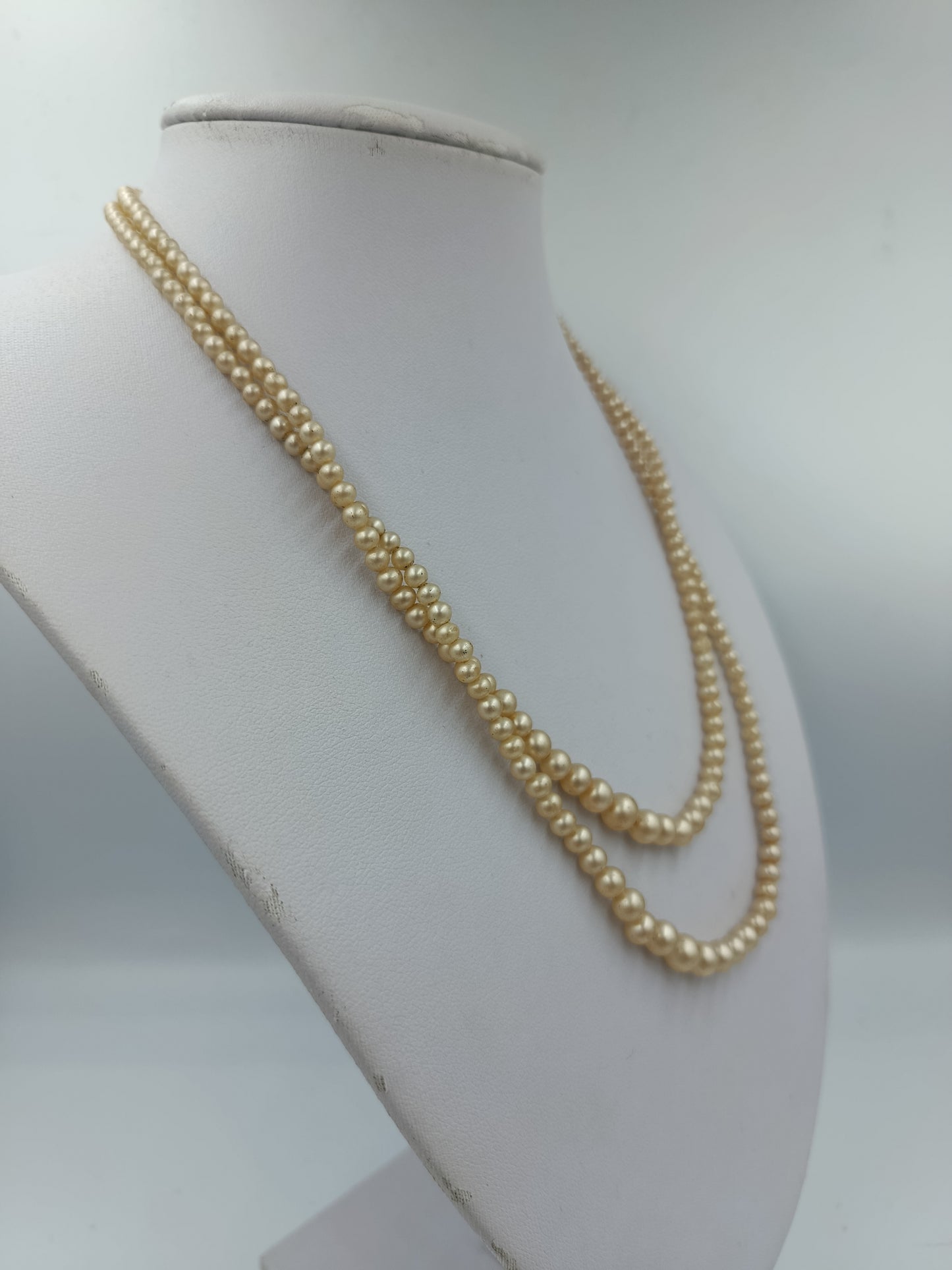 Elegante zweireihige Perlenkette mit 835 Silberverschluss