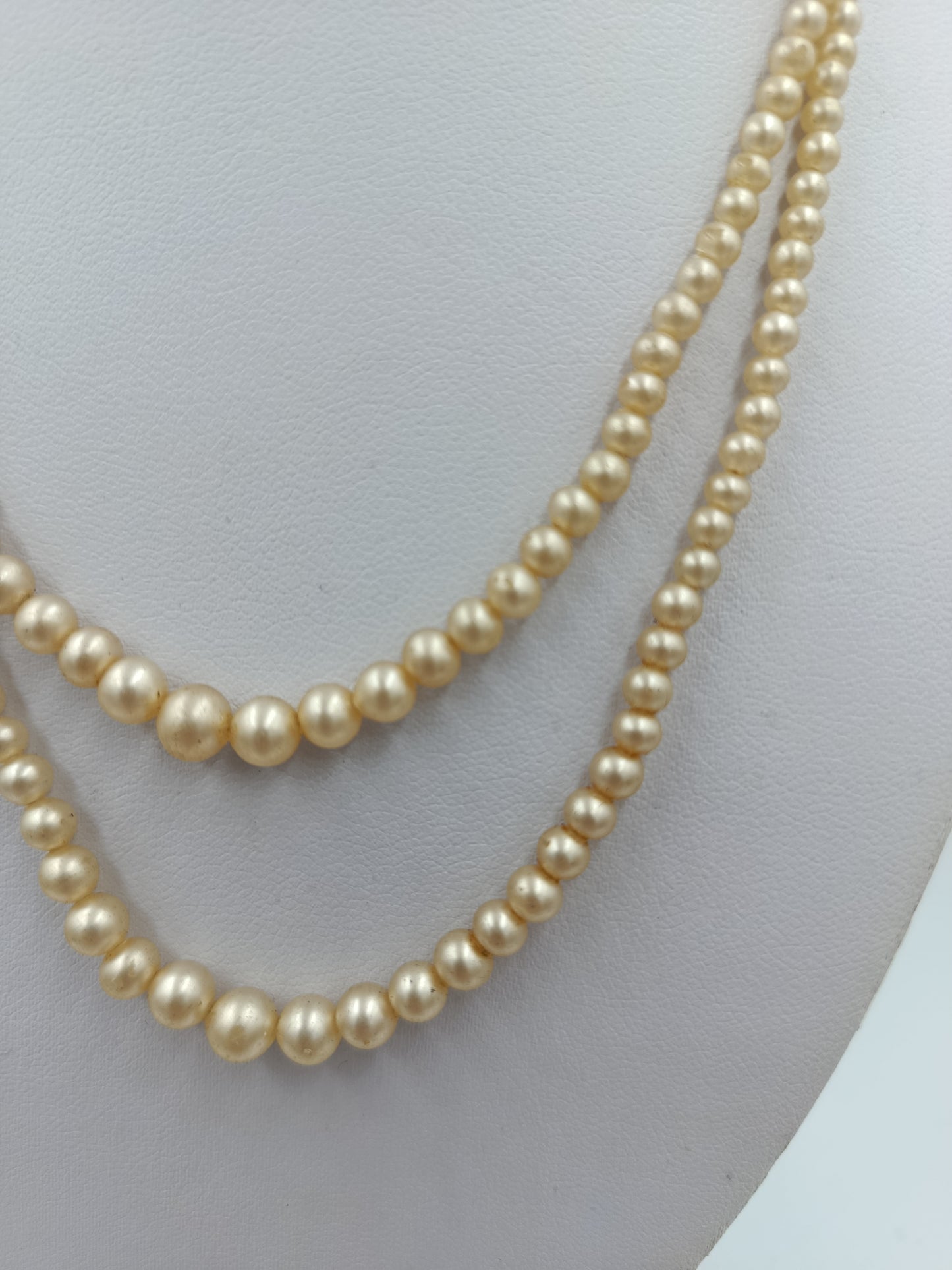 Elegante zweireihige Perlenkette mit 835 Silberverschluss