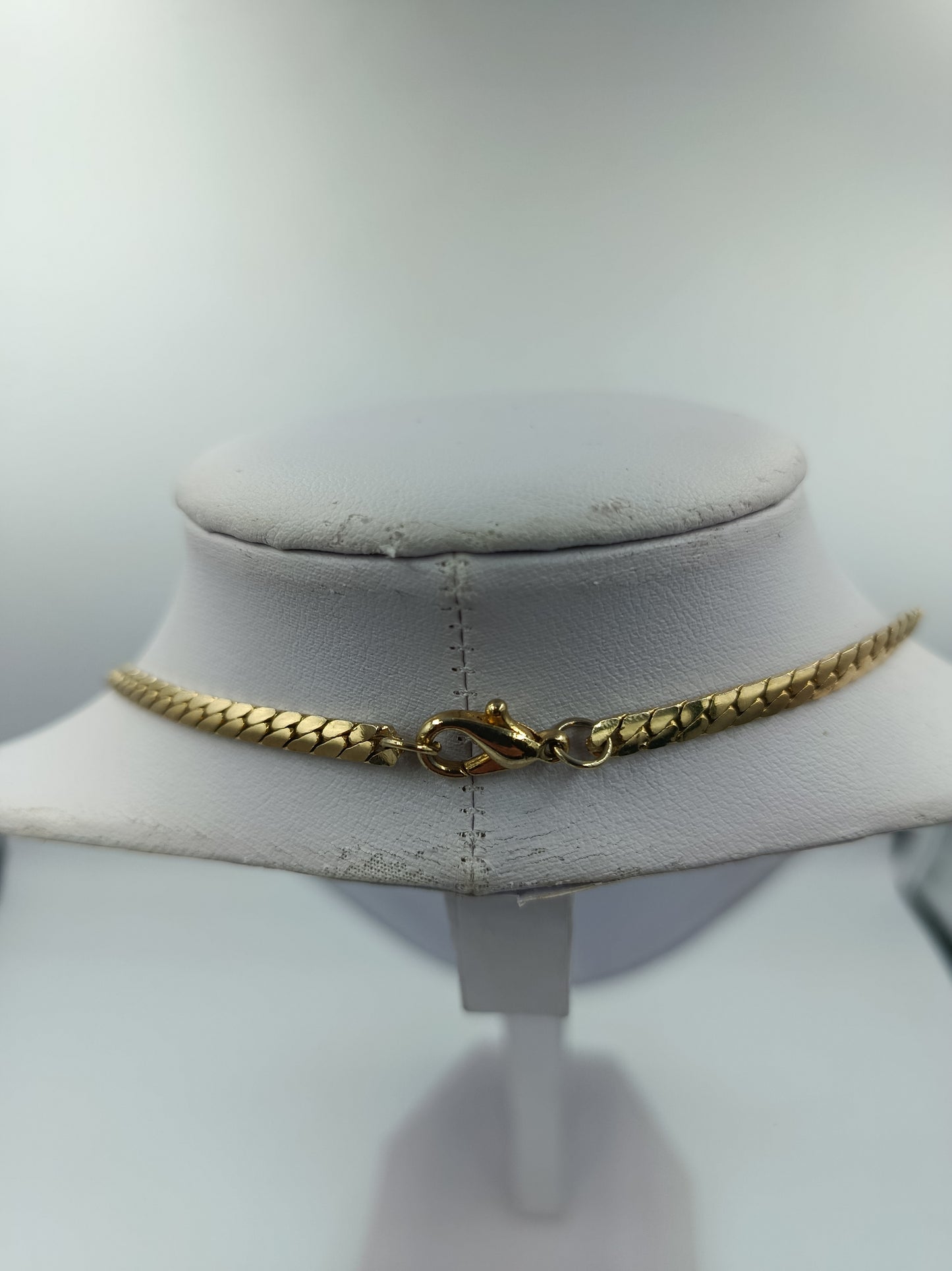 Vergoldete Kette mit Abalone Einlage und Kristallen