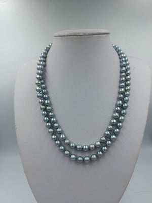Zweireihige graue Perlenkette mit elegantem Glanz