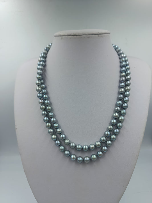 Zweireihige graue Perlenkette mit elegantem Glanz