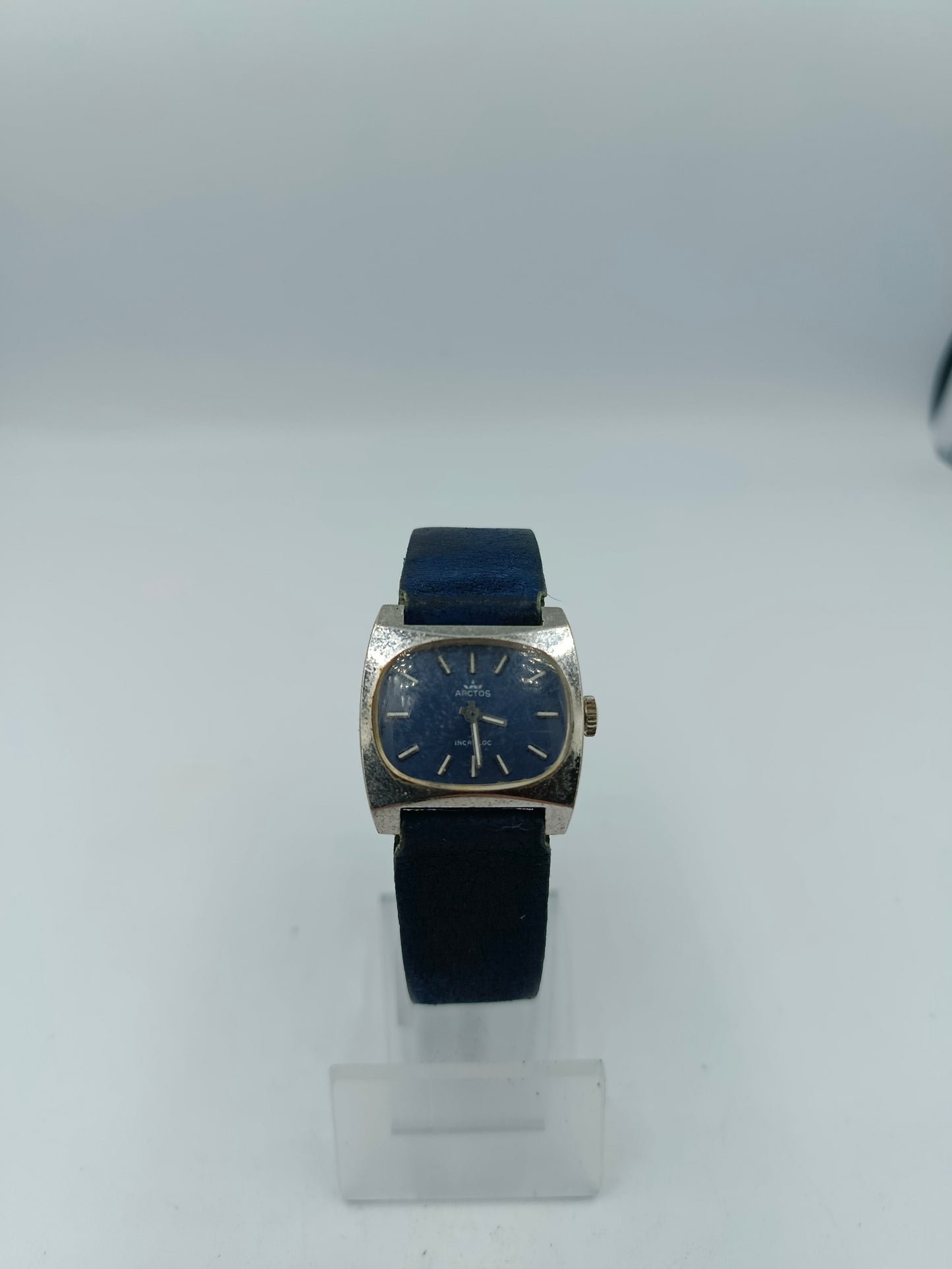 Arctos Damenarmbanduhr mit blauem Zifferblatt defekt