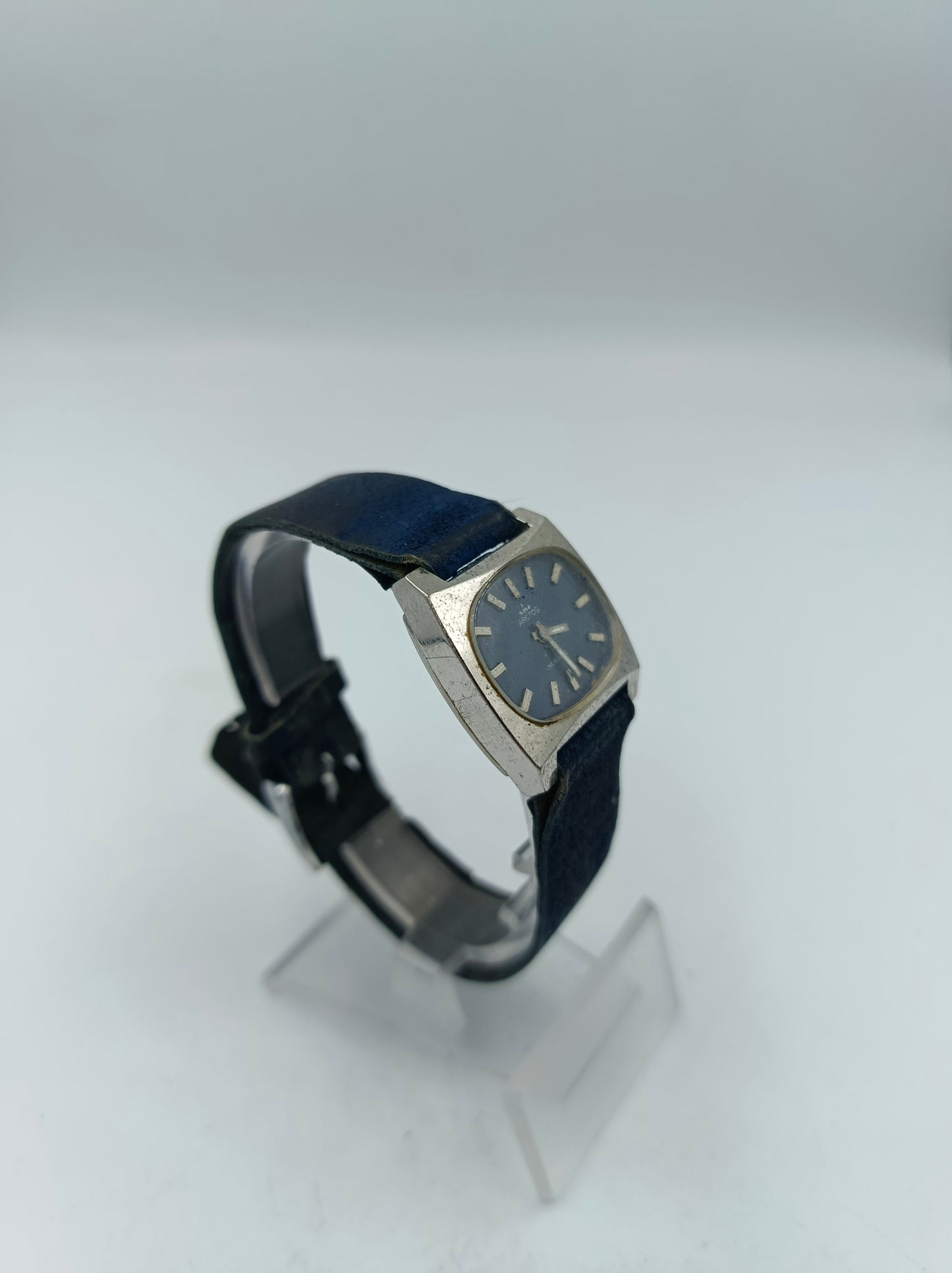 Arctos Damenarmbanduhr mit blauem Zifferblatt defekt