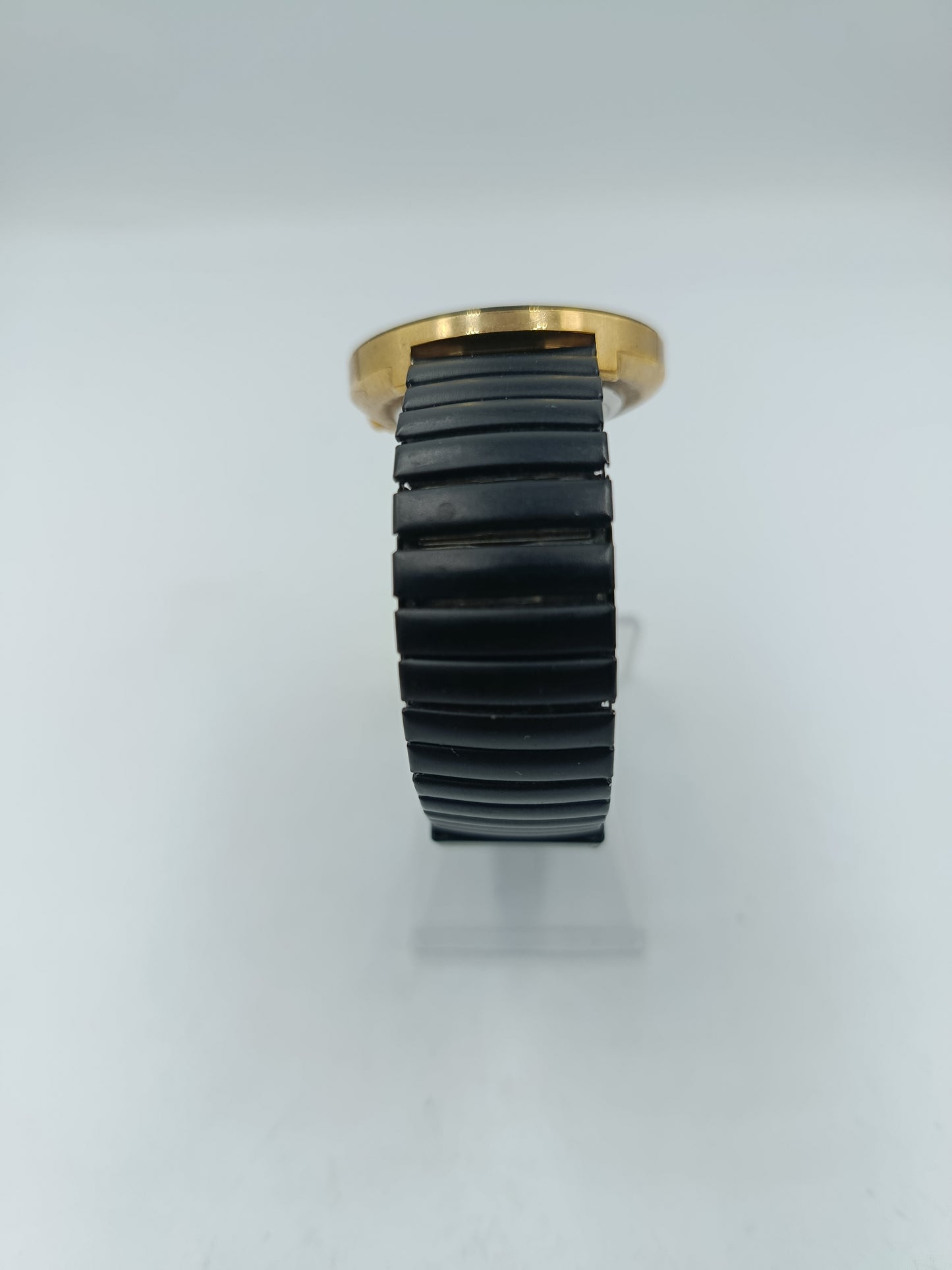 Scene Armbanduhr Schwarz Gold Rundes Design Elastisch