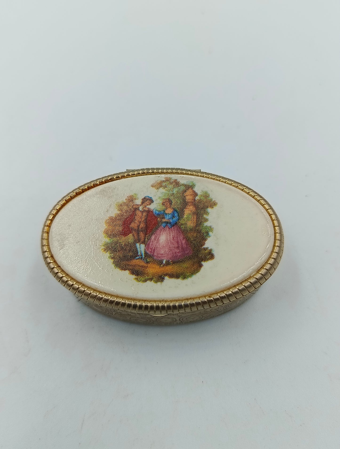 Ovale Vintage Schmuckdose mit Rokoko Motiv