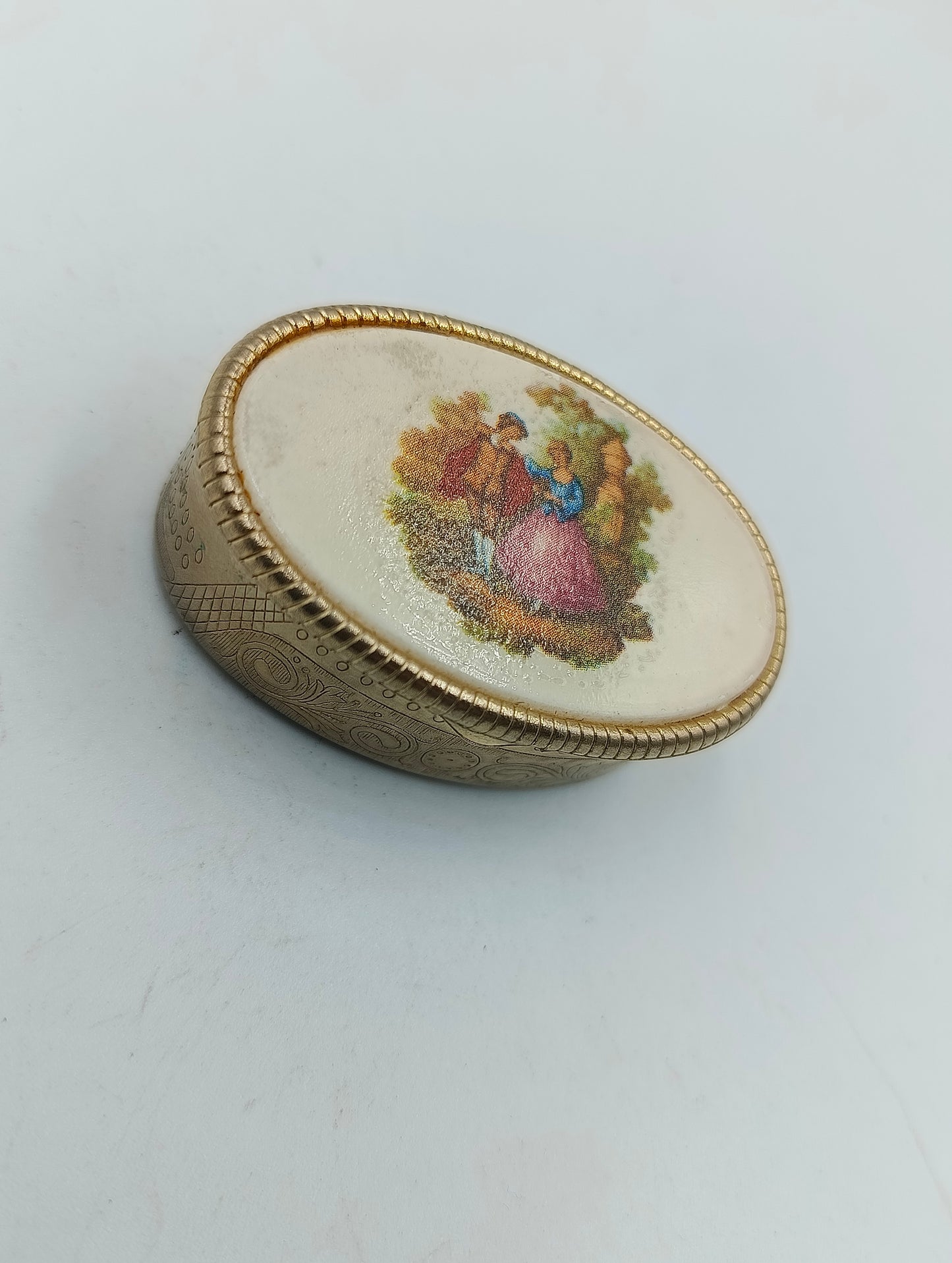 Ovale Vintage Schmuckdose mit Rokoko Motiv