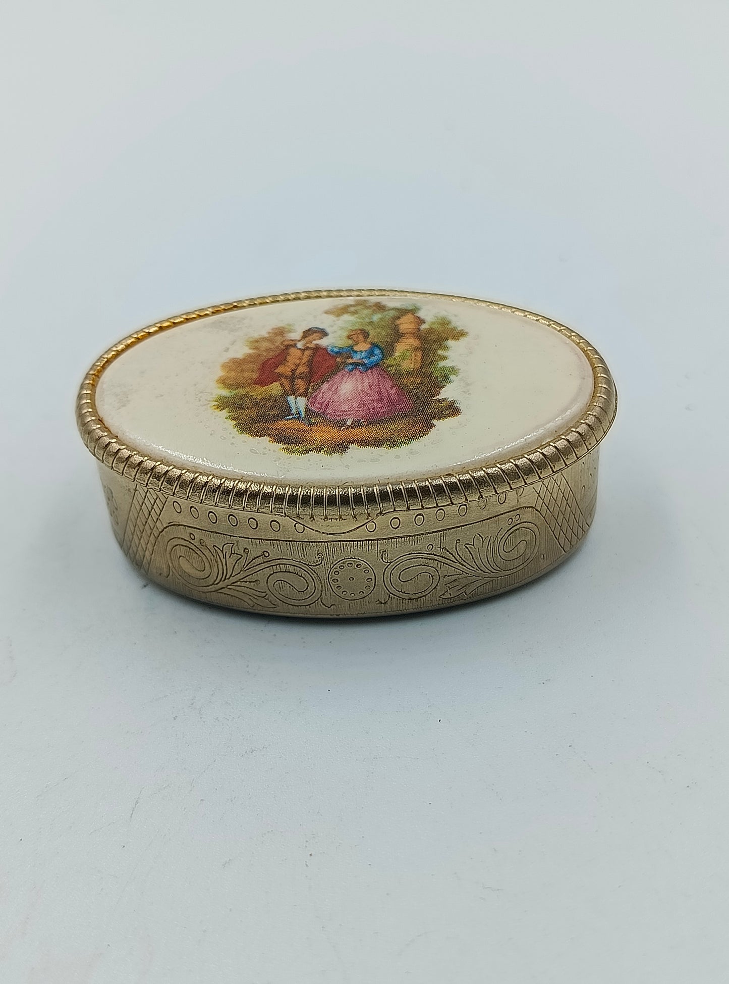 Ovale Vintage Schmuckdose mit Rokoko Motiv