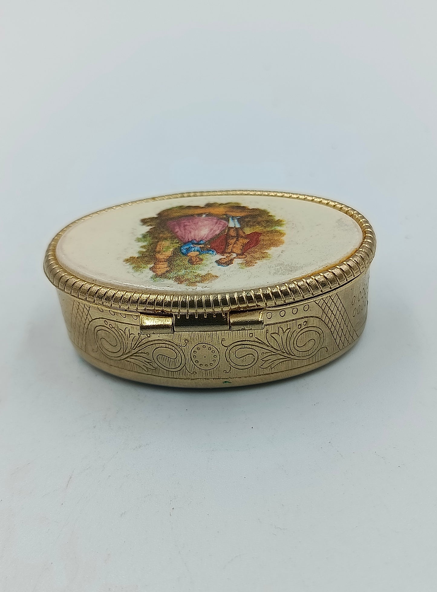 Ovale Vintage Schmuckdose mit Rokoko Motiv