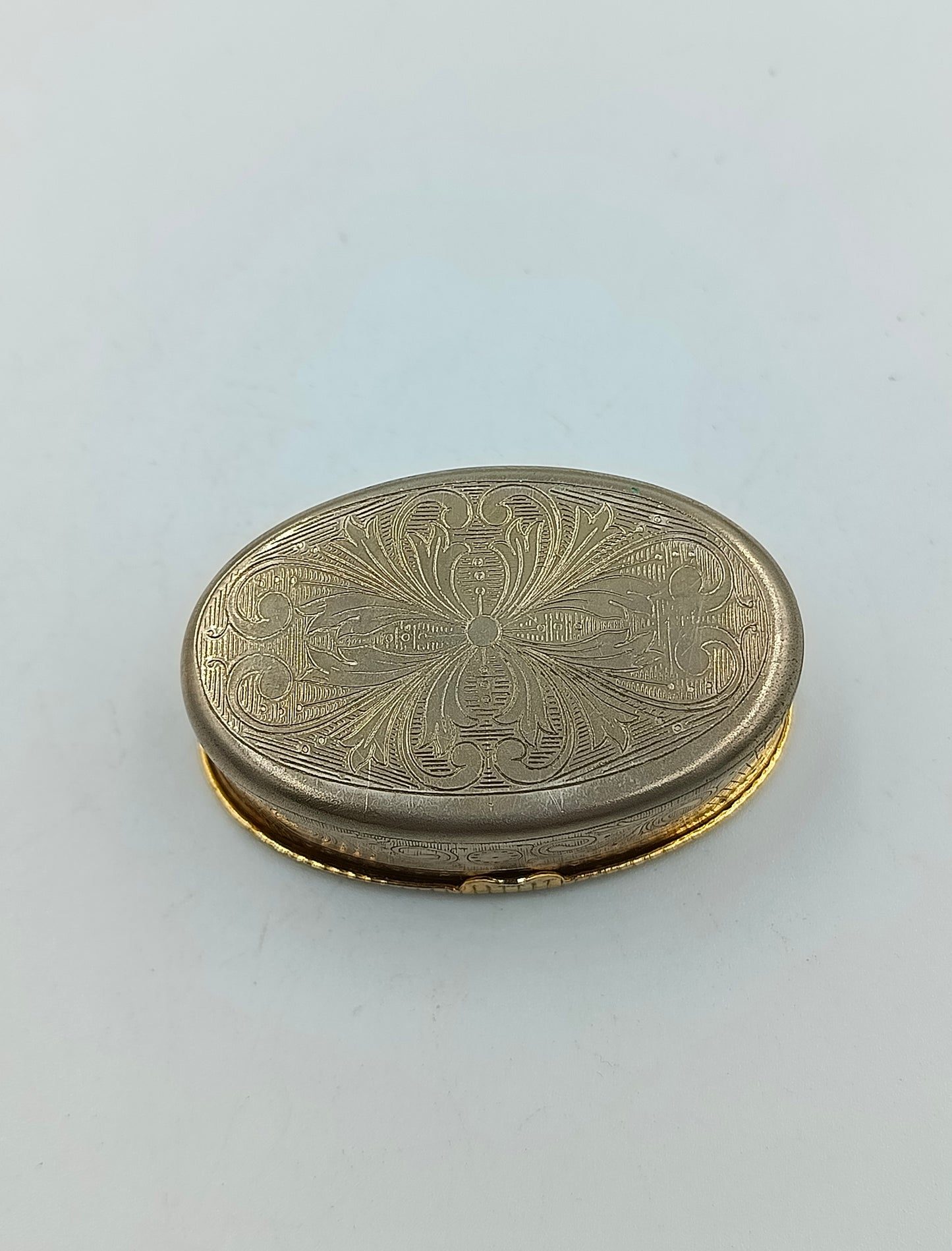 Ovale Vintage Schmuckdose mit Rokoko Motiv