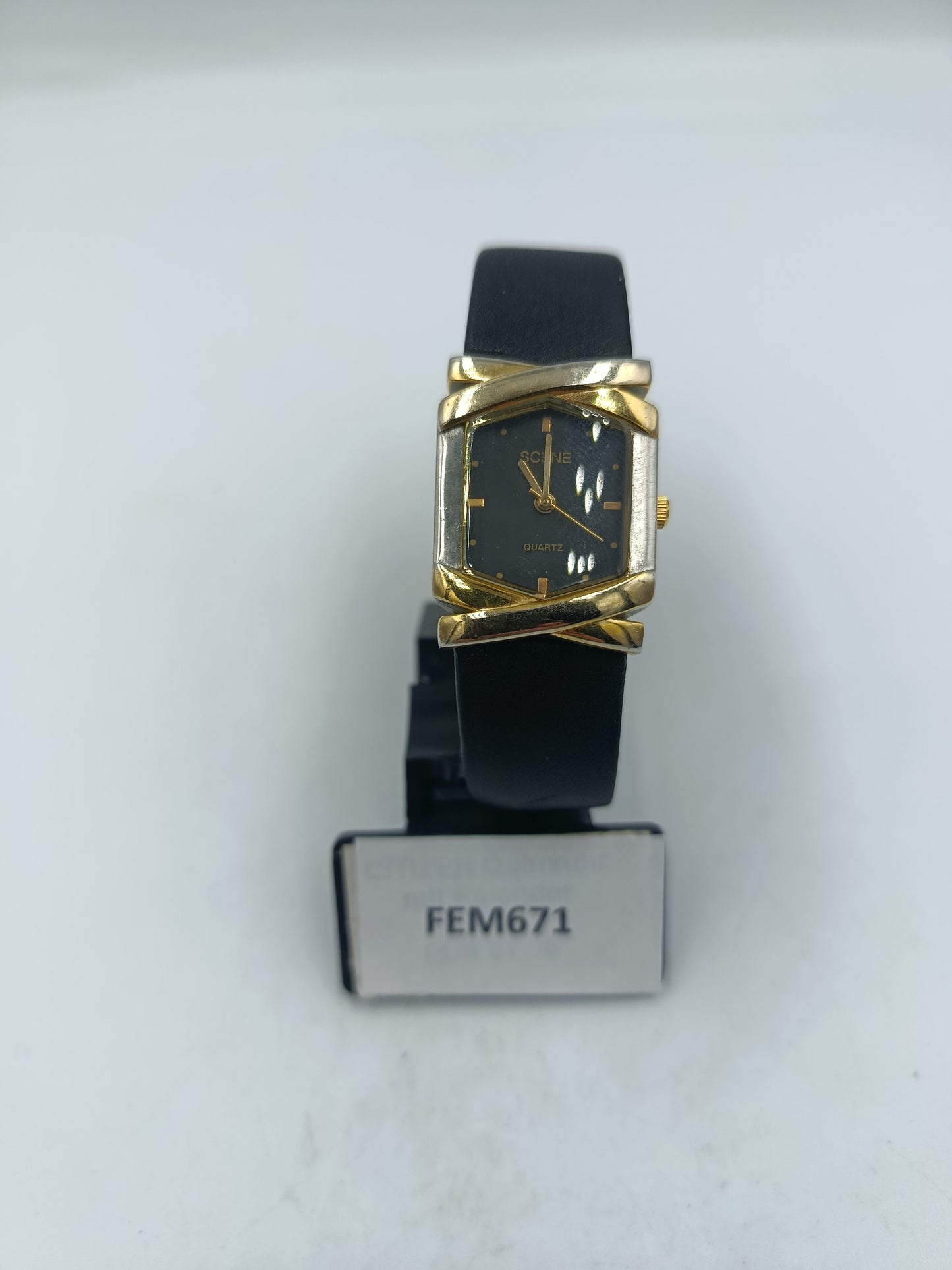 Scene Damenuhr mit schwarzem Lederarmband und Gold Akzenten