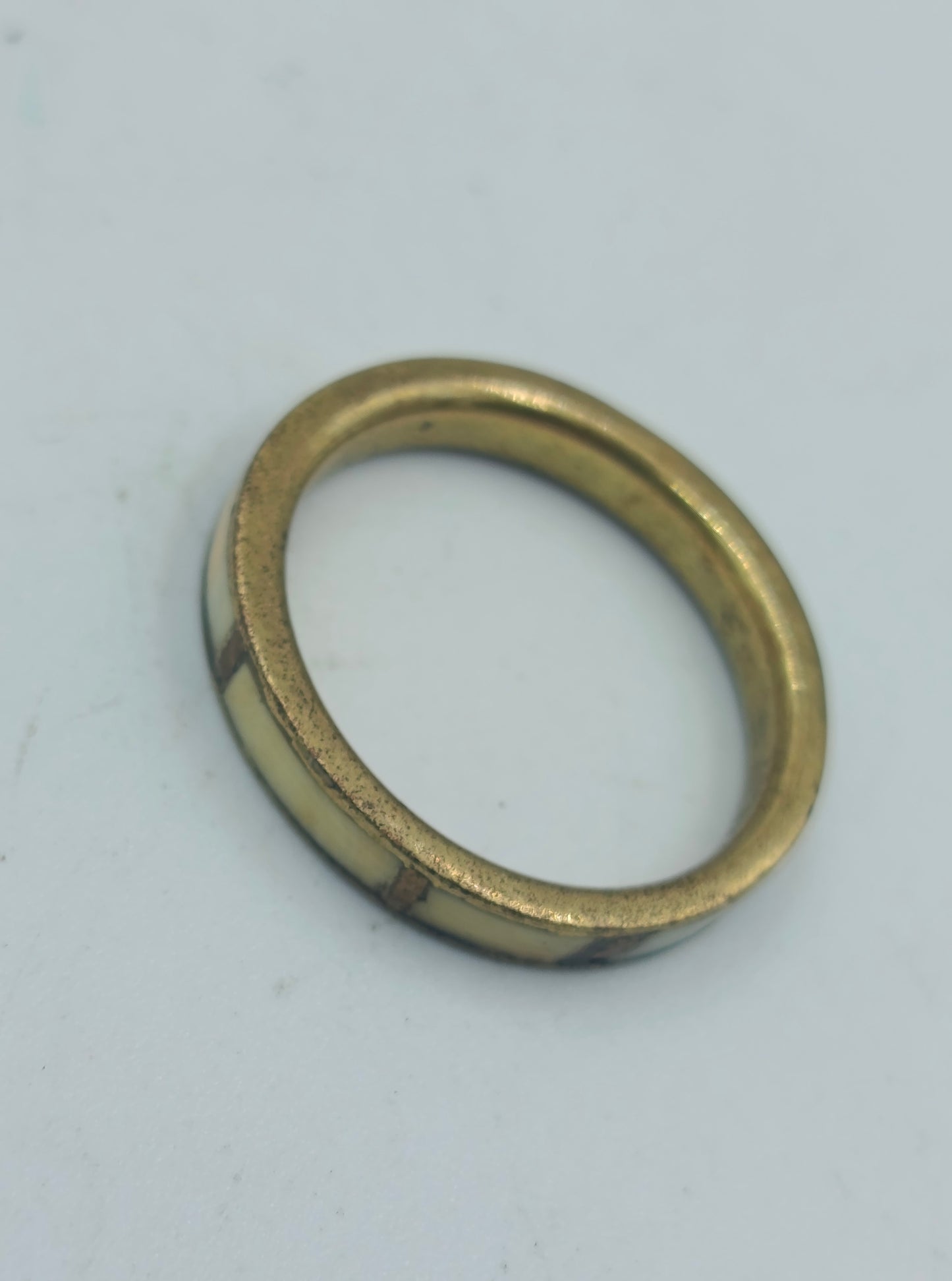Vintage Messingring mit cremefarbener Einlage