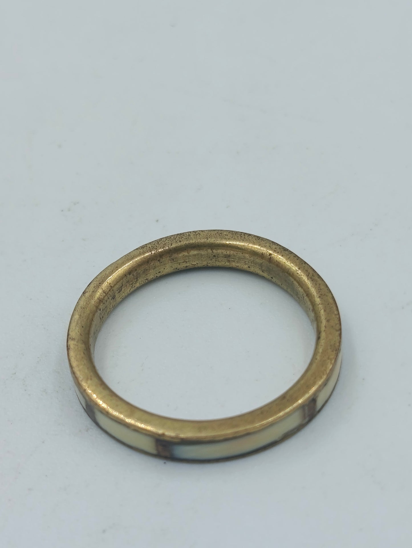 Vintage Messingring mit cremefarbener Einlage