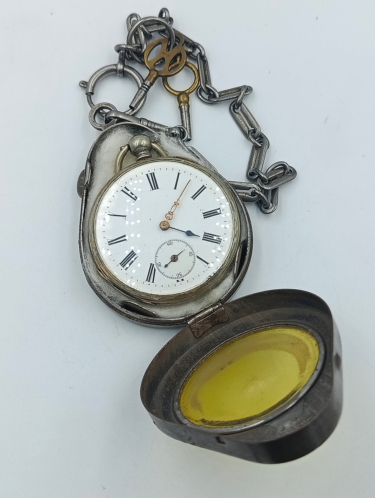 Antike Schlüsselaufzug Taschenuhr Primus mit Kette und Schlüsseln