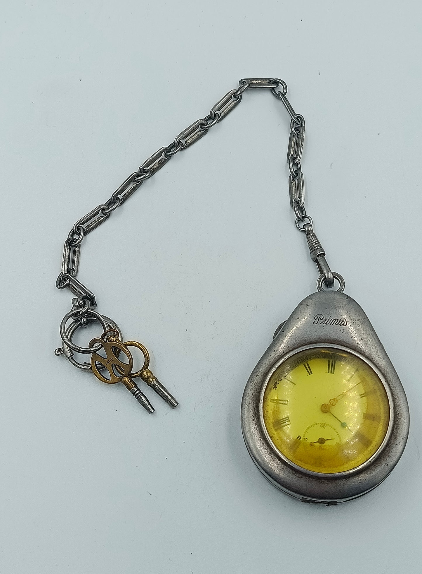 Antike Schlüsselaufzug Taschenuhr Primus mit Kette und Schlüsseln