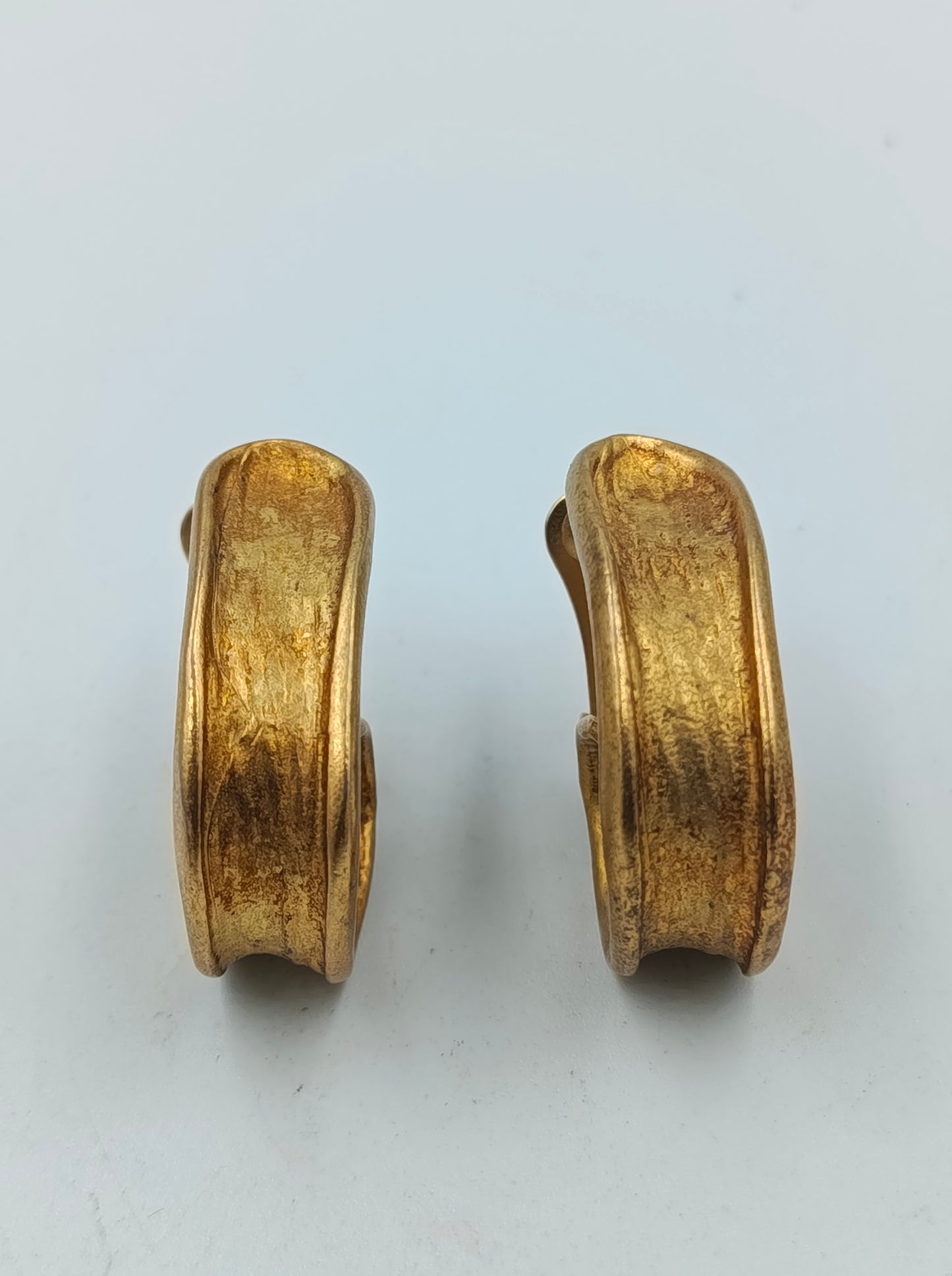 Goldfarbene Clip Ohrringe Vintage Design