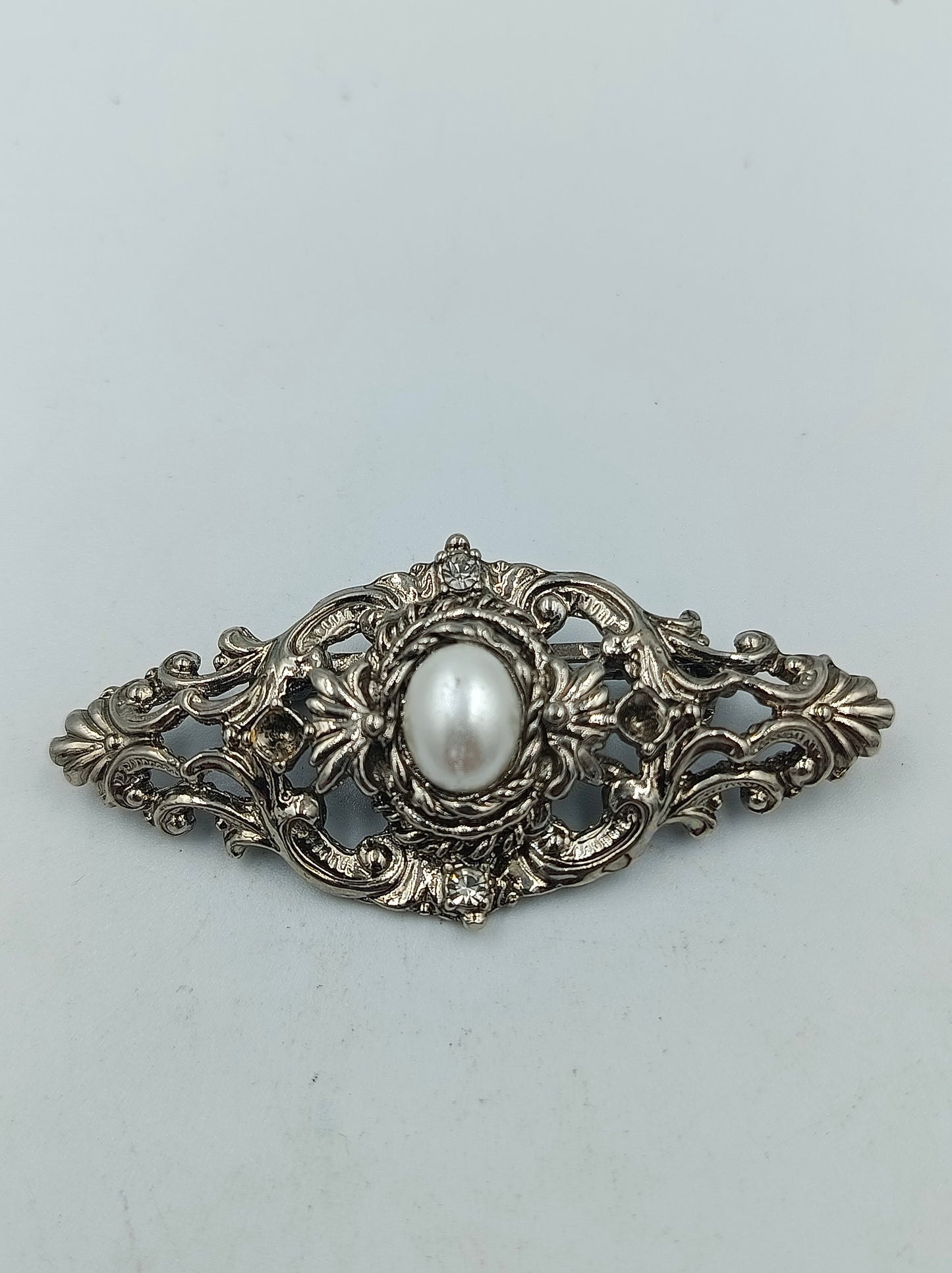 Antike Brosche Versilbert mit Perle Barock Stil