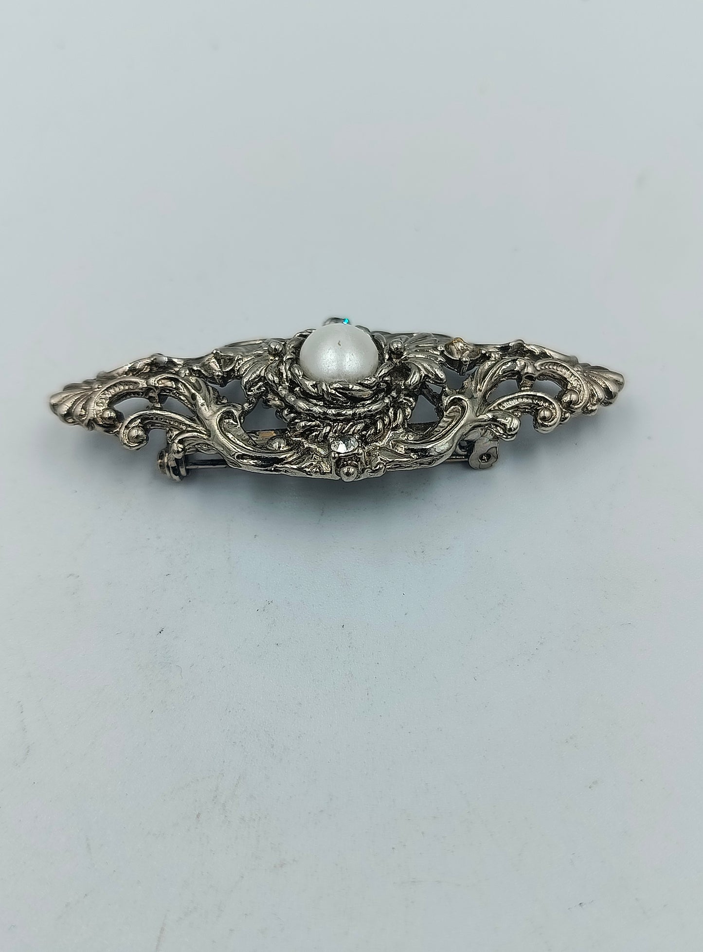 Antike Brosche Versilbert mit Perle Barock Stil