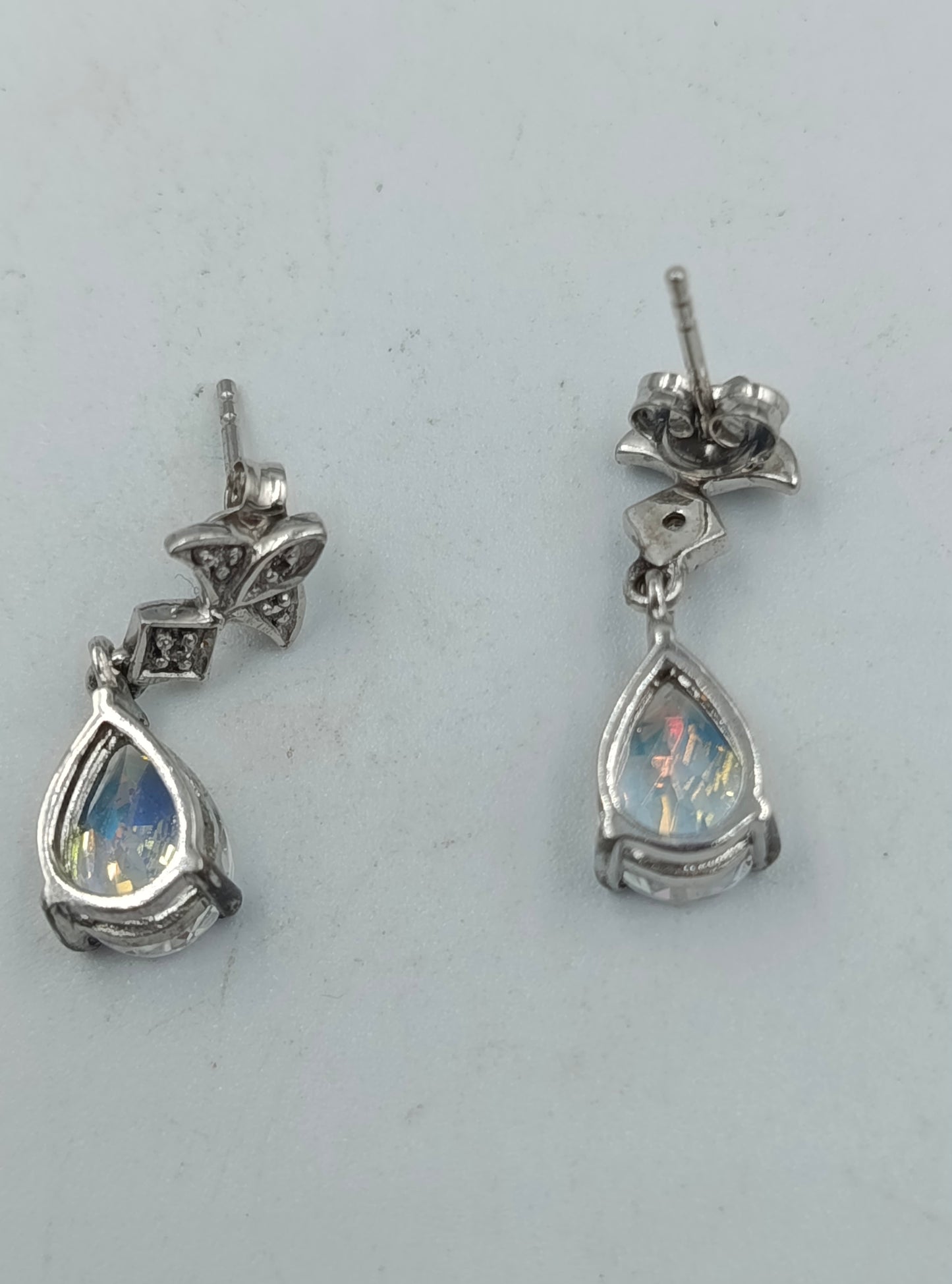 925 Silber Ohrringe mit irisierendem Stein Tropfenform elegant