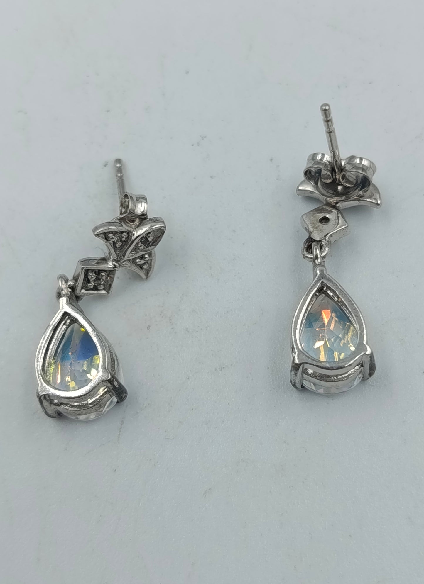 925 Silber Ohrringe mit irisierendem Stein Tropfenform elegant