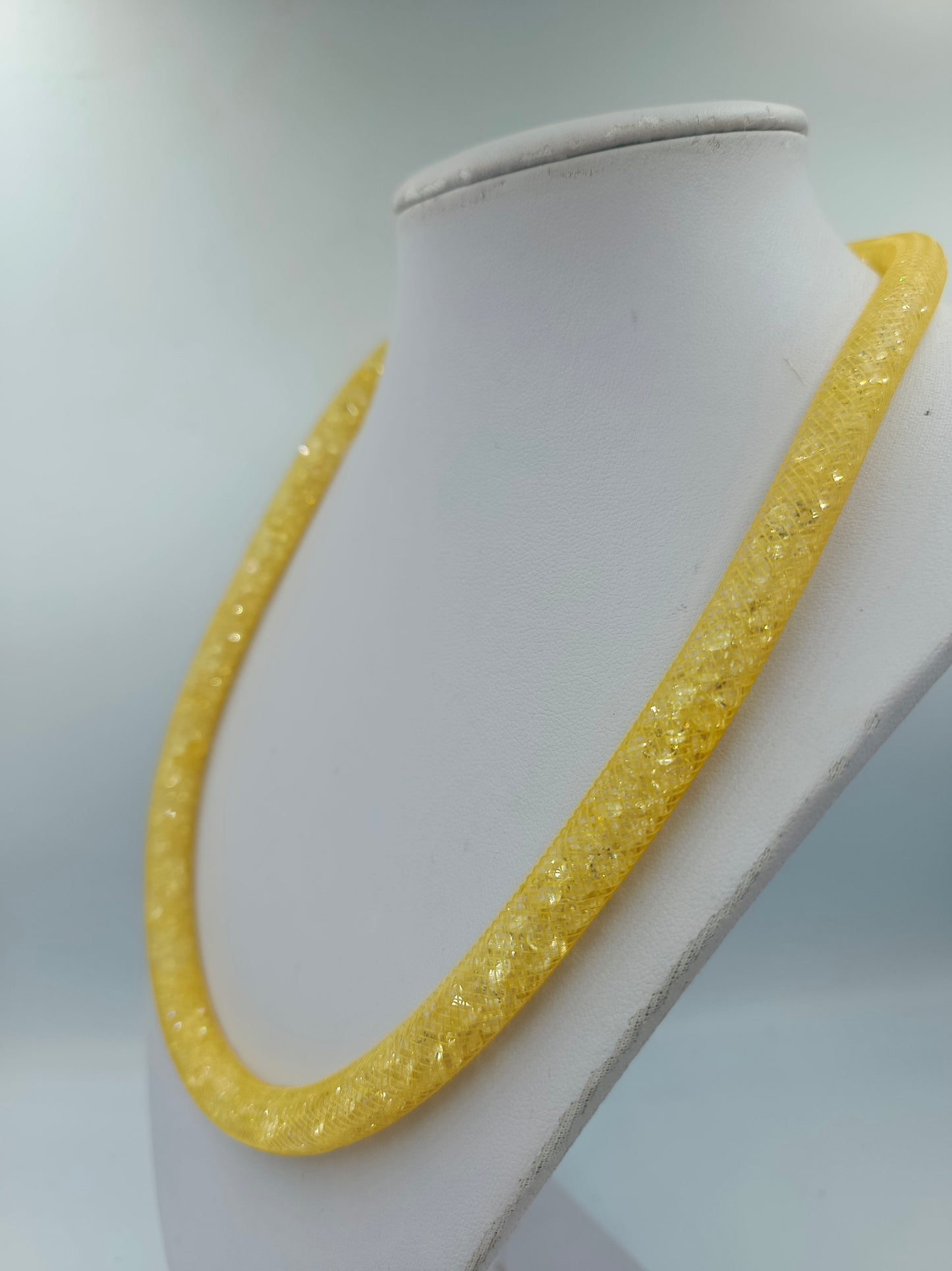 Gelbe Mesh Kette mit Glitzerfüllung und Magnetverschluss