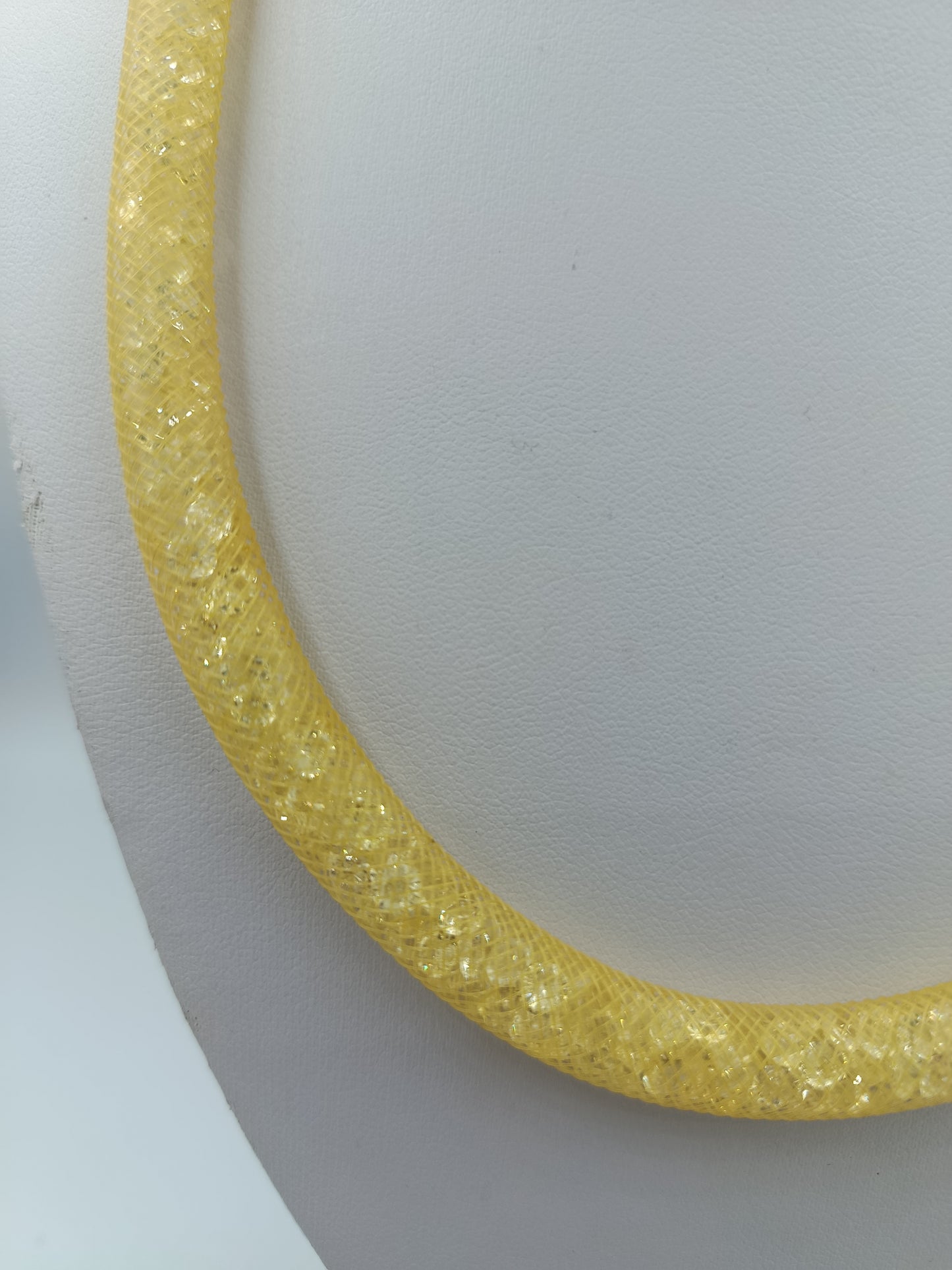 Gelbe Mesh Kette mit Glitzerfüllung und Magnetverschluss