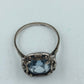 Silberring 935 mit hellblauem Stein und floraler Fassung