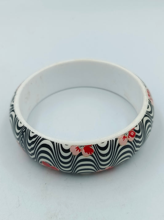 Kunststoffarmreif Retro Design schwarz weiß mit Blumen