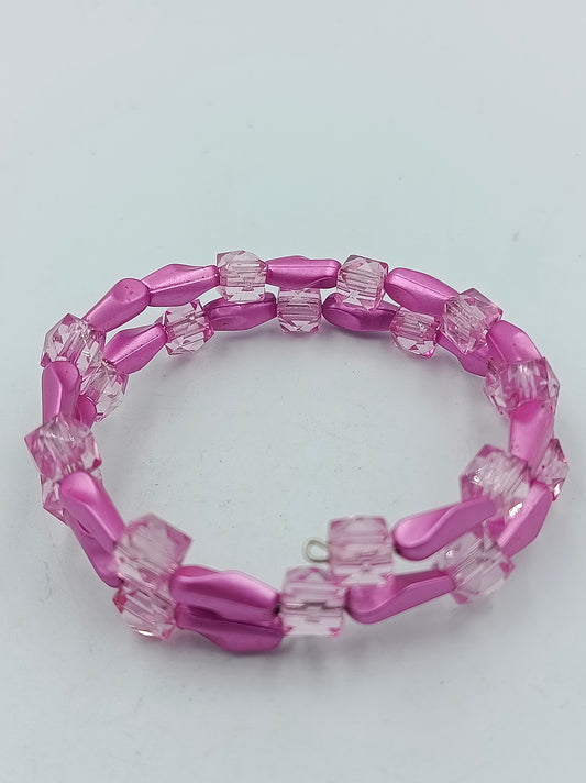 Elastisches Armband Rosa mit transparenten Würfelperlen
