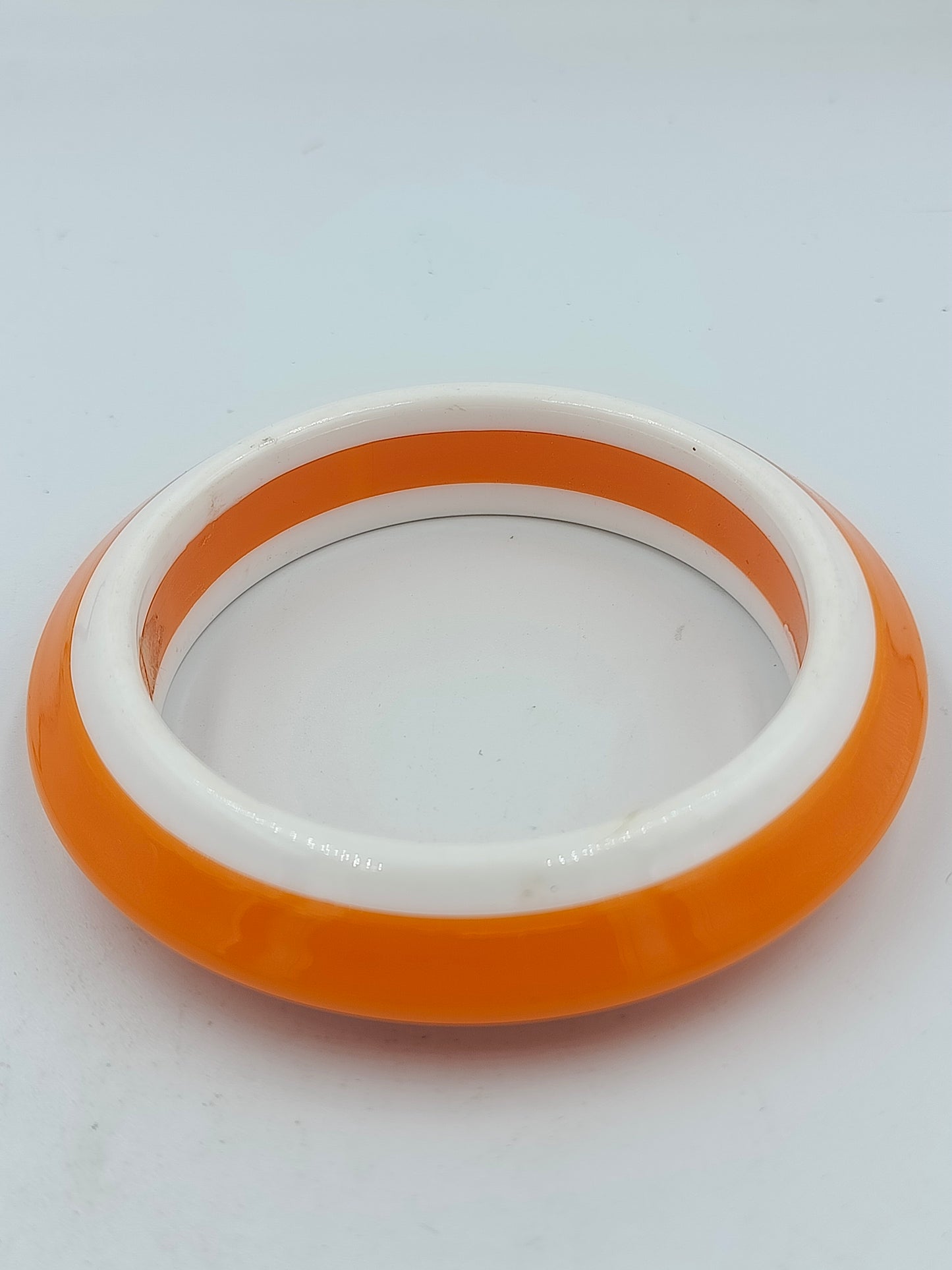 Kunststoffarmreif Orange-Weiß Retro Look
