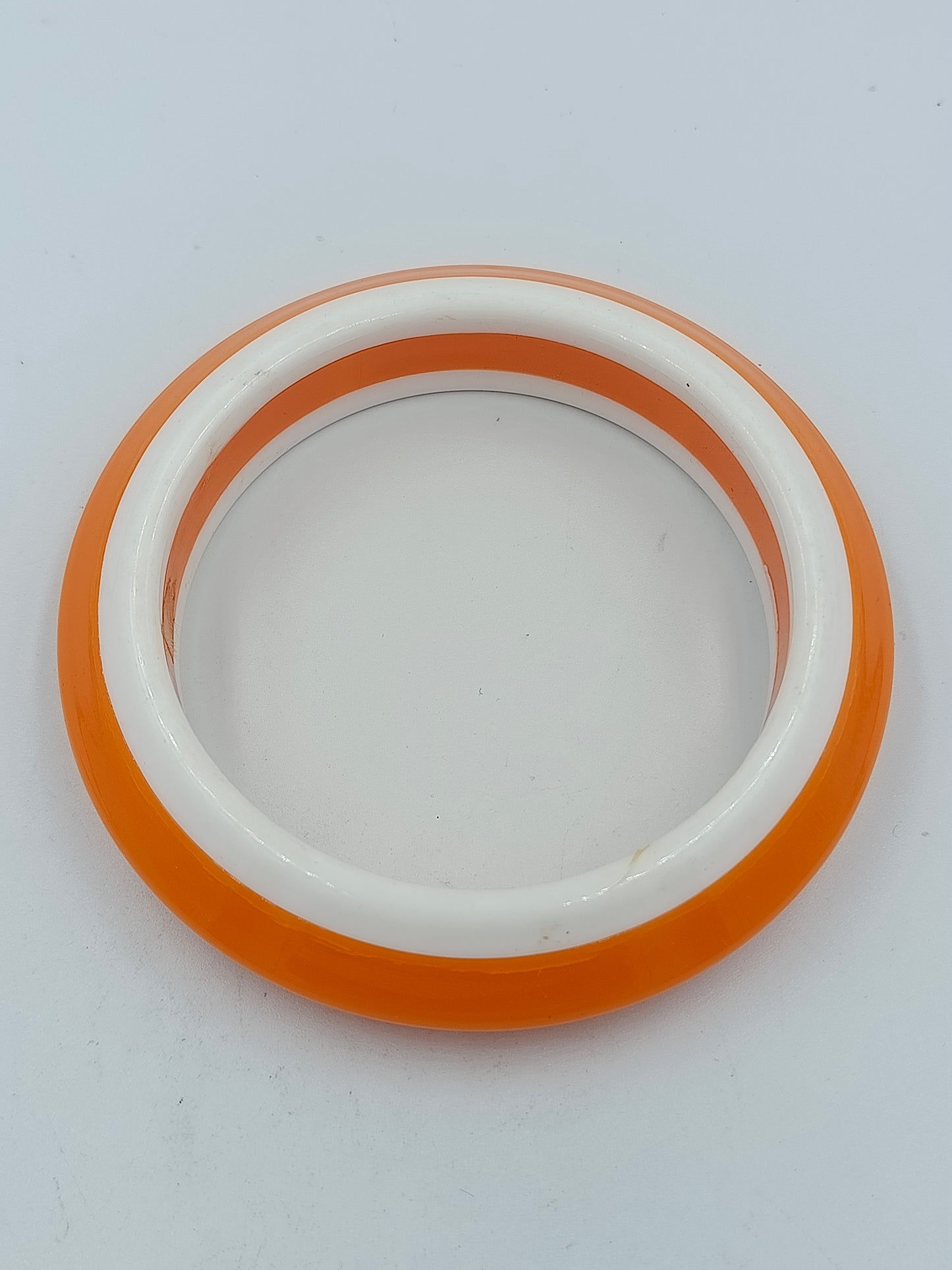 Kunststoffarmreif Orange-Weiß Retro Look
