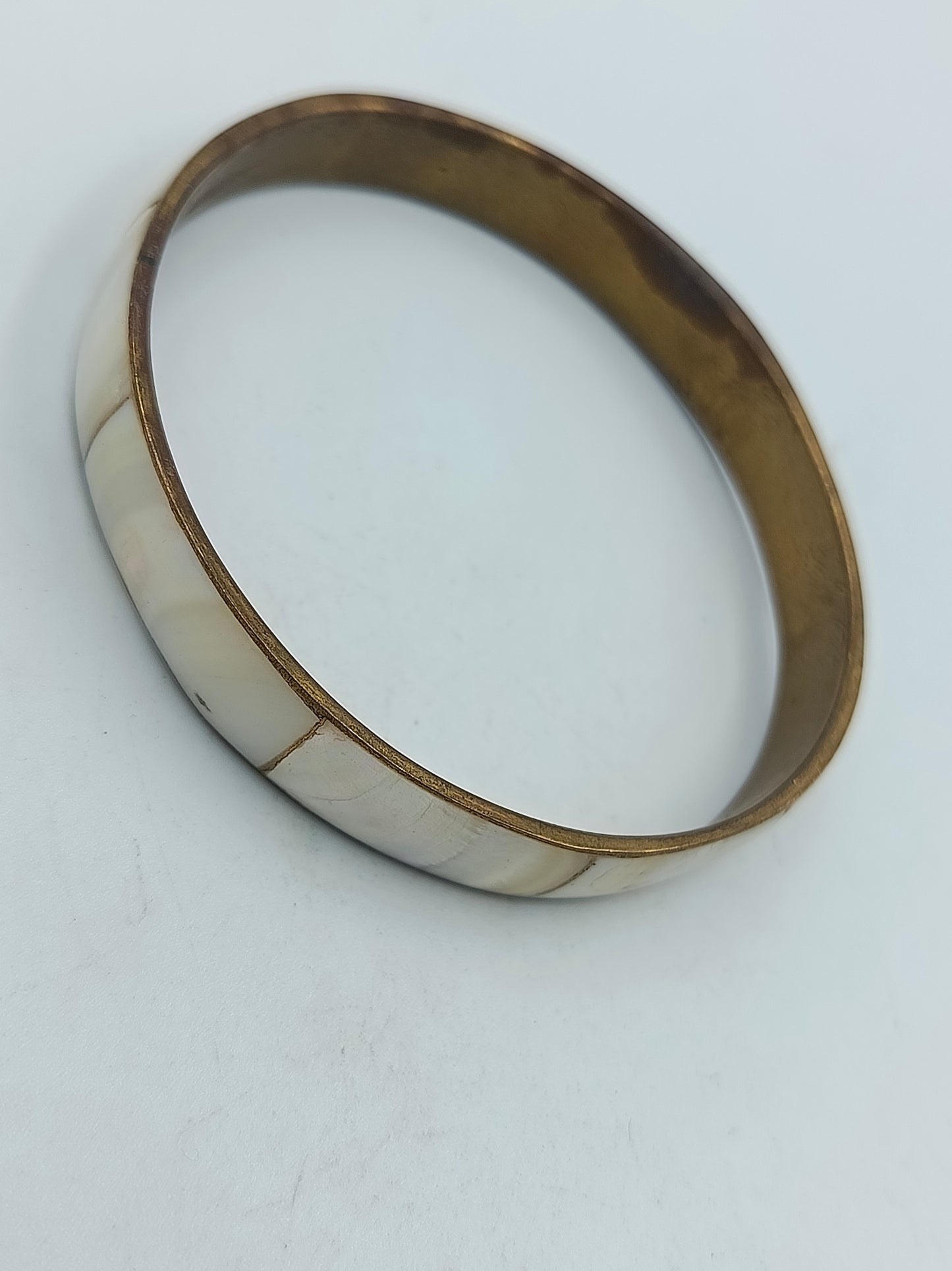 Armreif Messing mit Perlmutt Intarsien Vintage Look