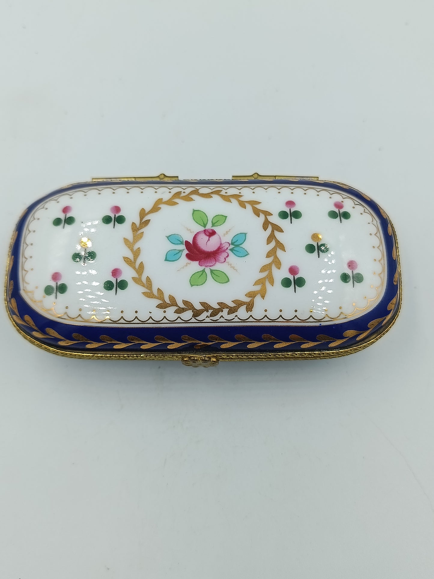 Porzellan Dose mit Blumenmuster und Goldverzierung