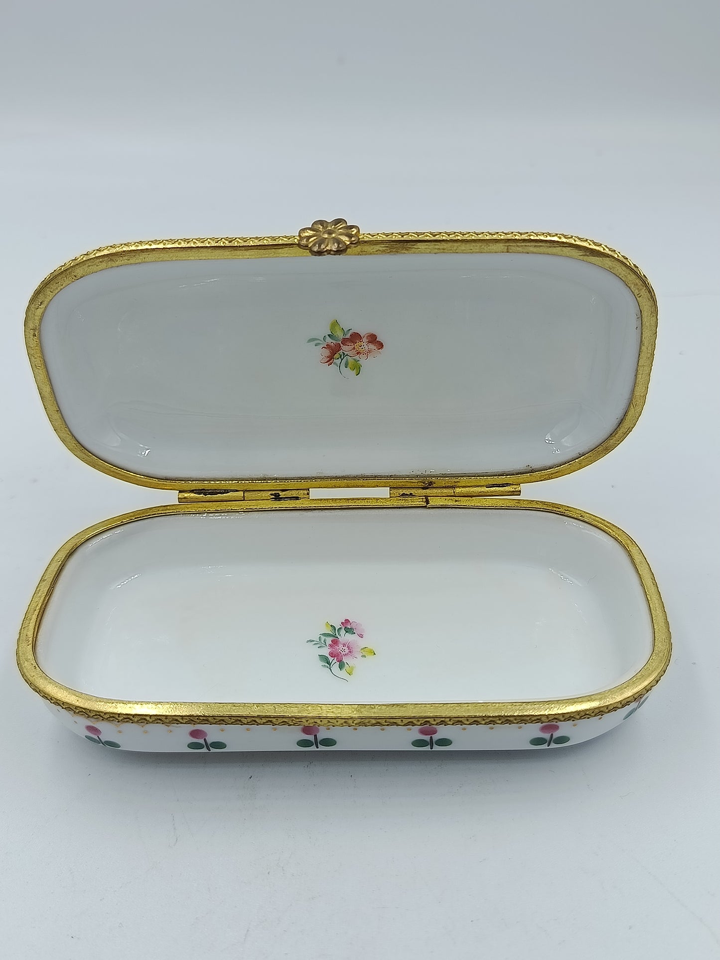 Porzellan Dose mit Blumenmuster und Goldverzierung