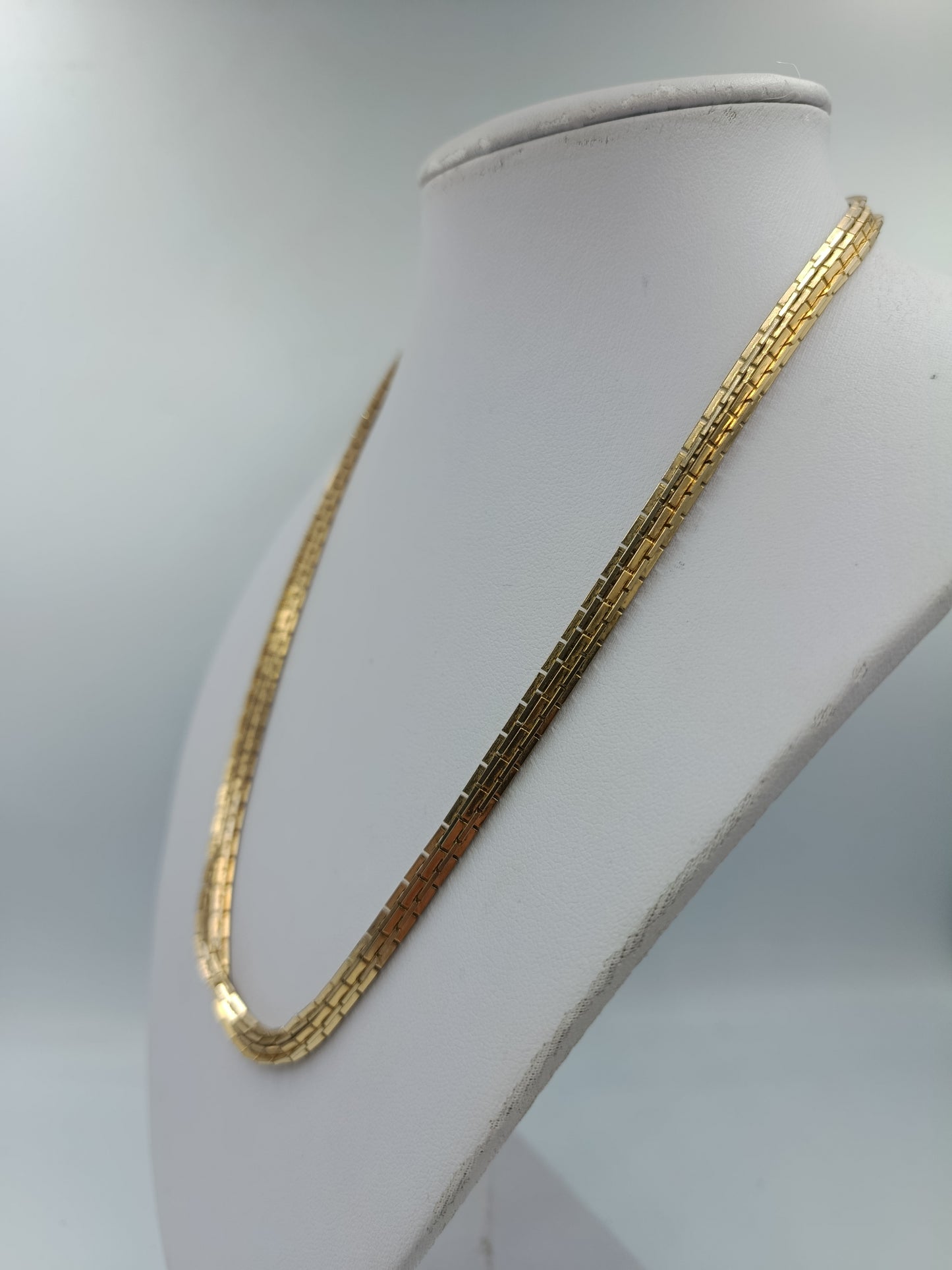 Vergoldete Kette im Gliederdesign