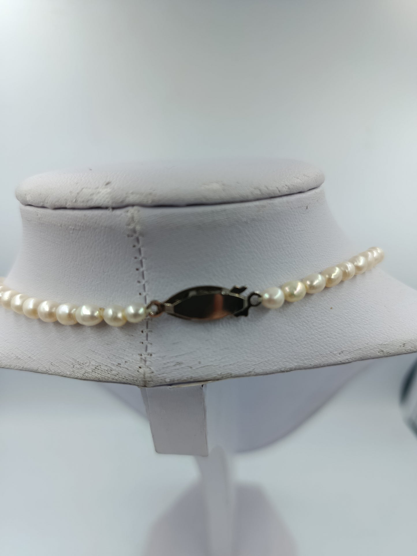 Perlenkette mit ovalen Zuchtperlen