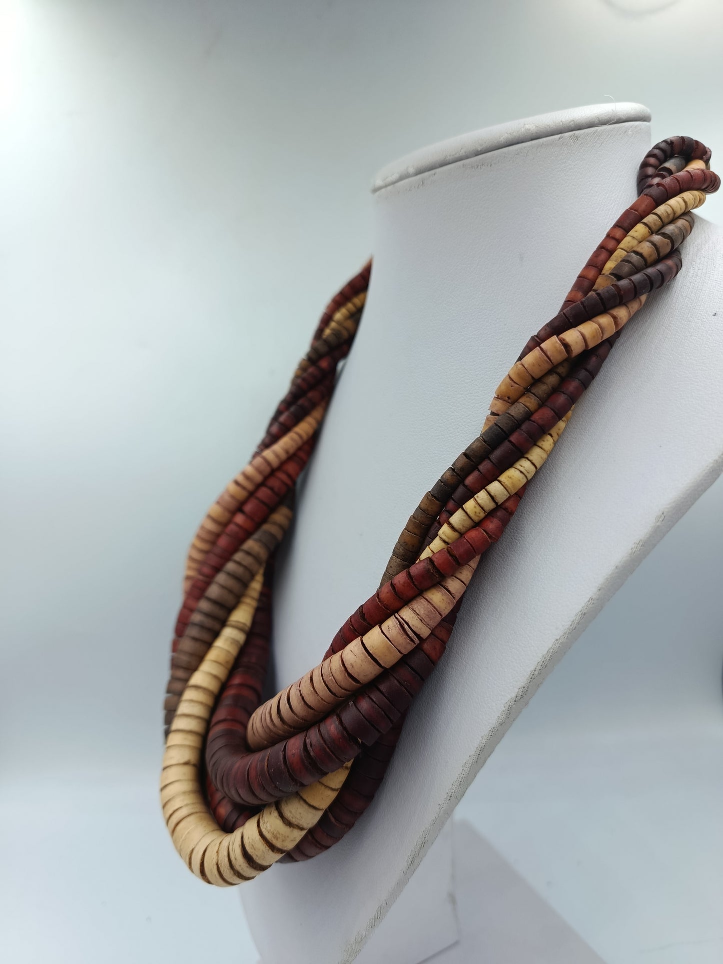 Halskette aus Holzscheiben Naturfarben