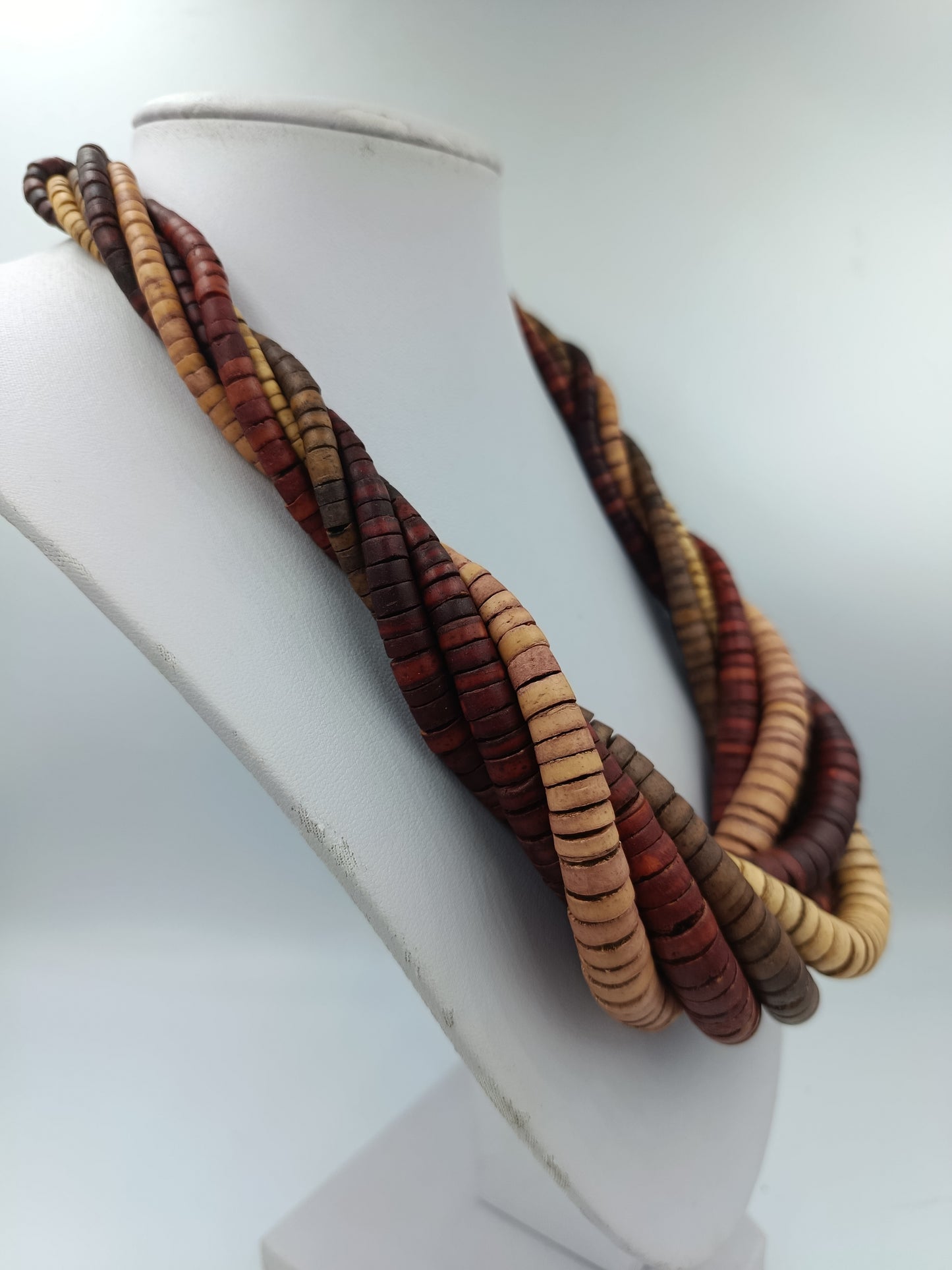 Halskette aus Holzscheiben Naturfarben