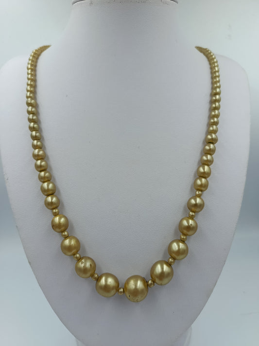 Goldfarbene Perlenkette mit Verlauf Federringverschluss