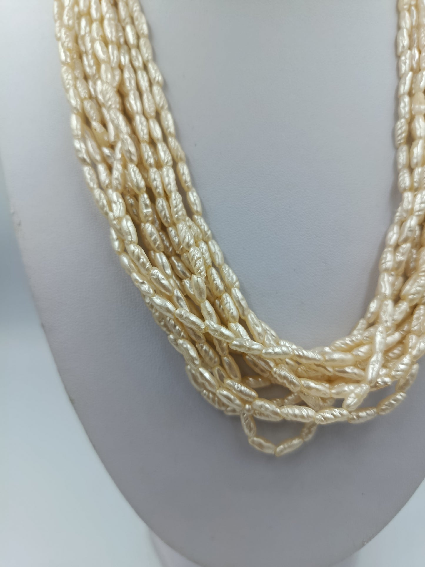 Mehrreihige Perlenkette Cremefarben Elegant