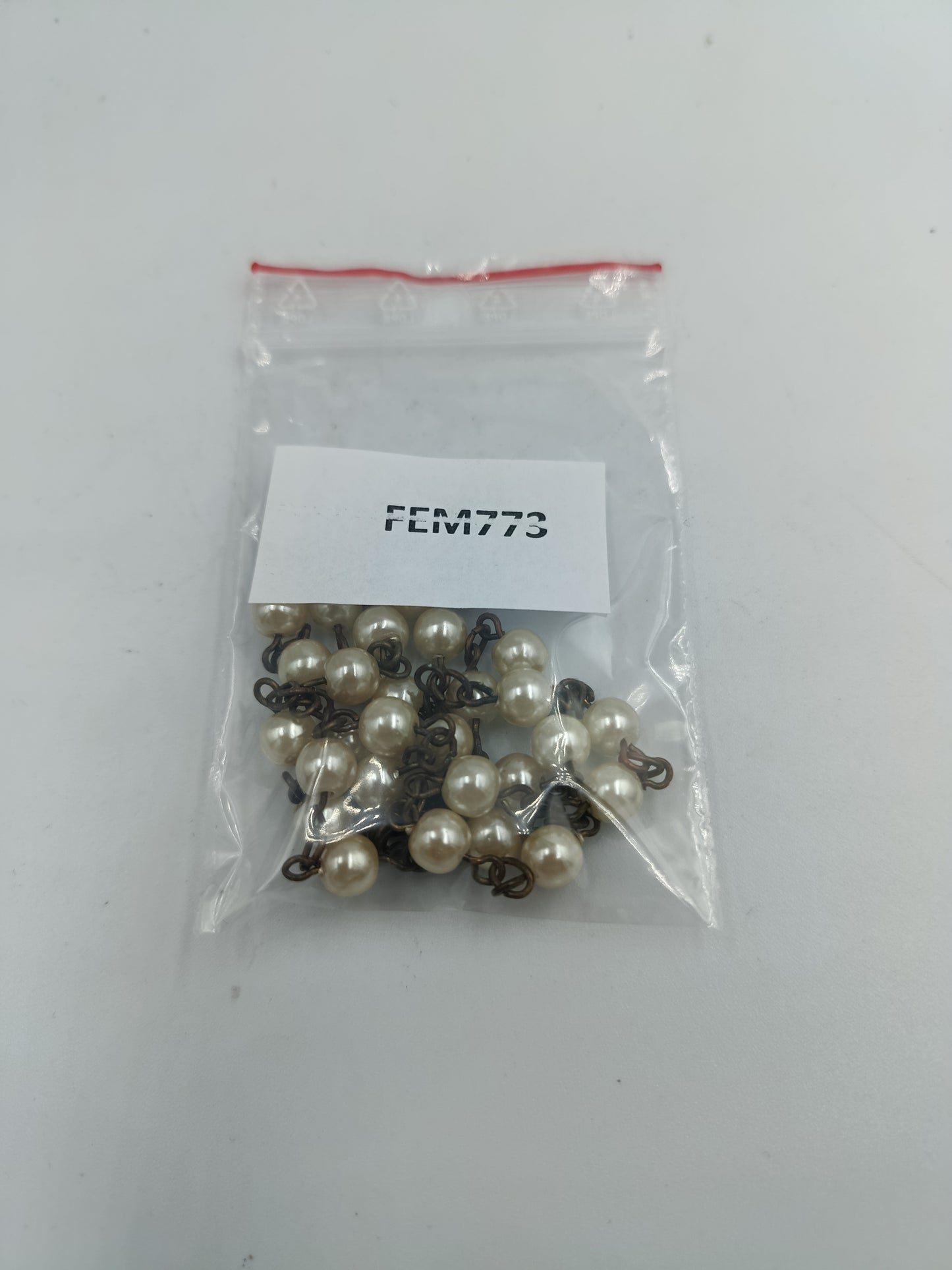 Elegante Perlenkette mit dunkler Gliederkette im Vintage Stil